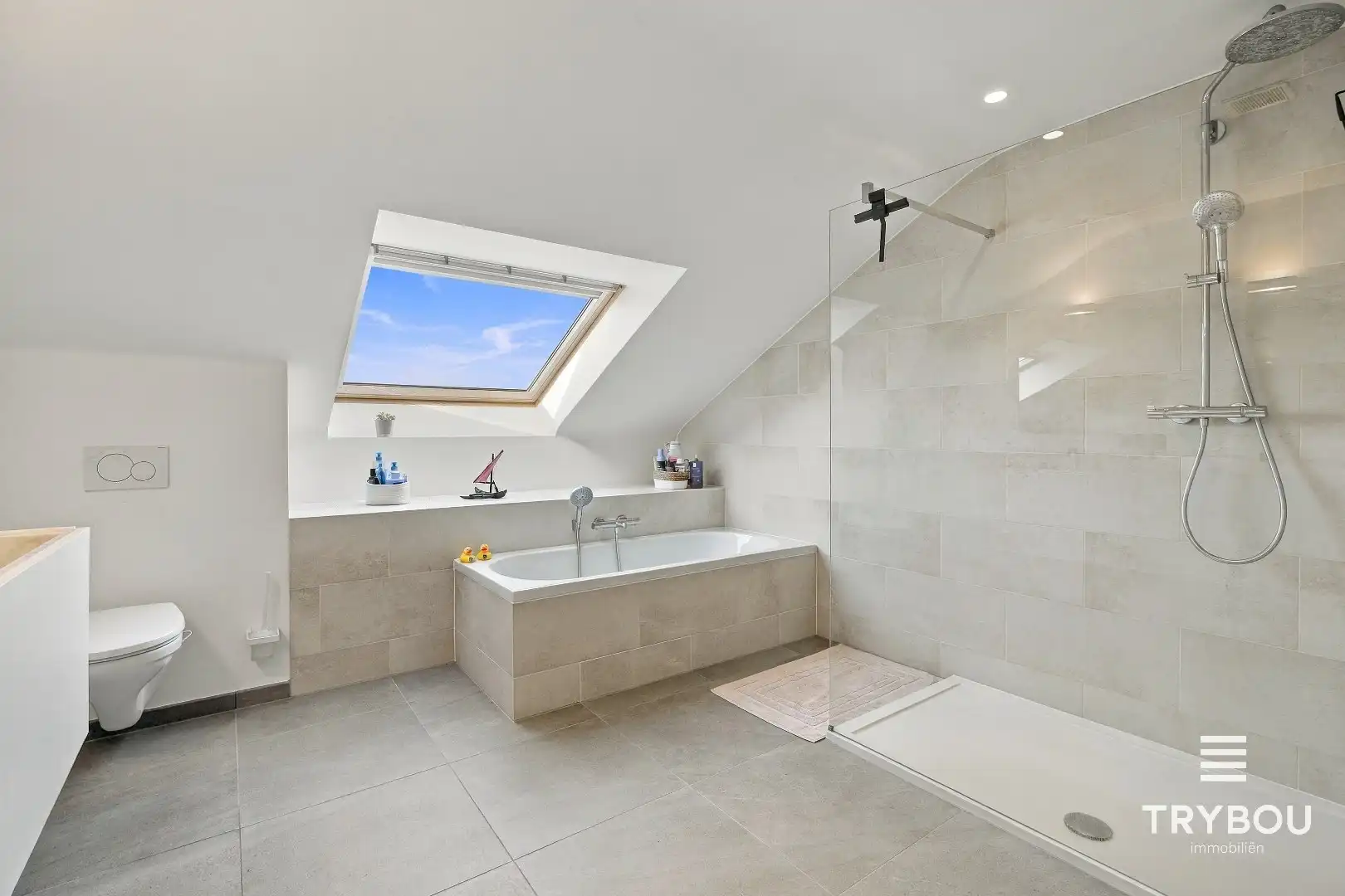 Alleenstaande luxueuze woning met 5 slaapkamers!  foto 21