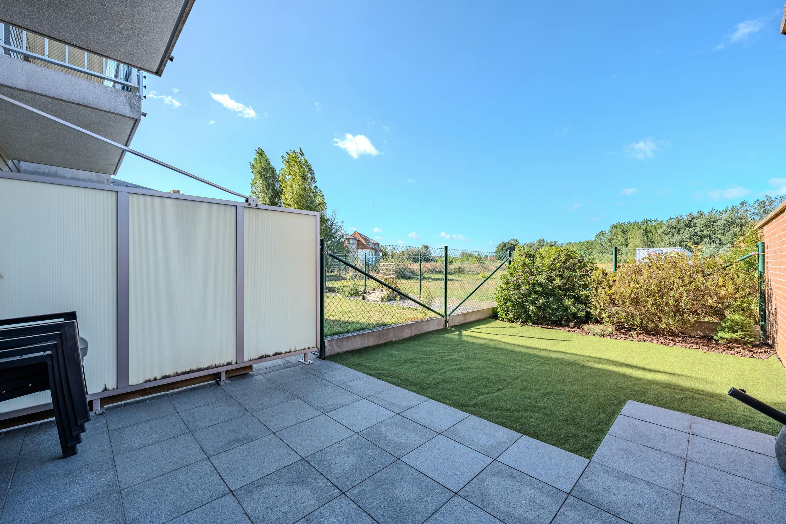 Instapklaar gelijkvloersappartement met zongerichte tuin! foto 3