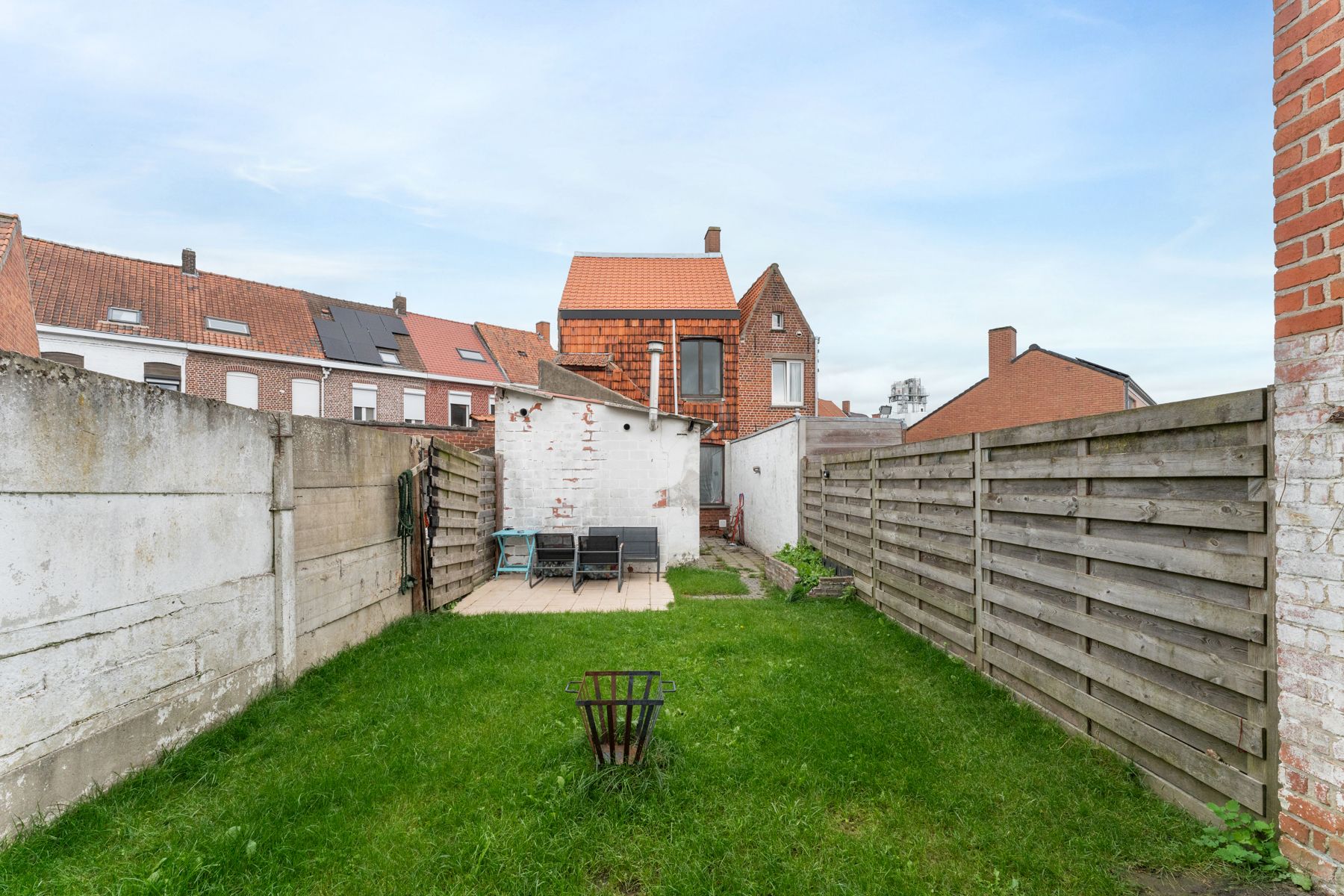 Te renoveren woning met 2 slaapkamers en tuin foto 3