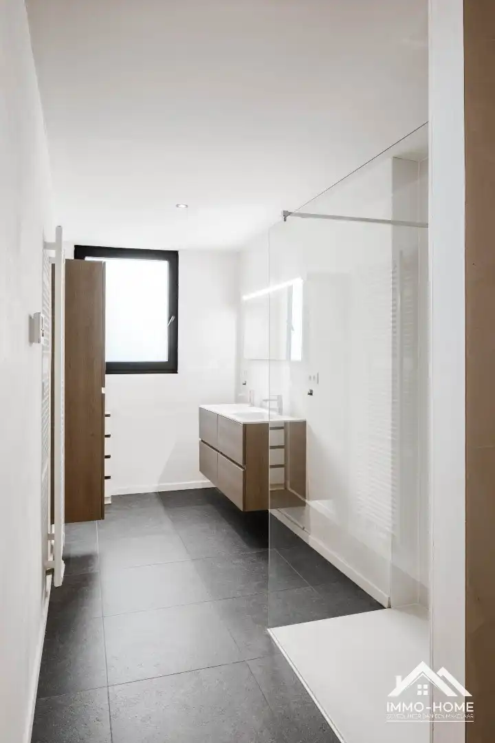 Prachtige gerenoveerde woning op een topligging in Sint-Amandsberg! foto 17