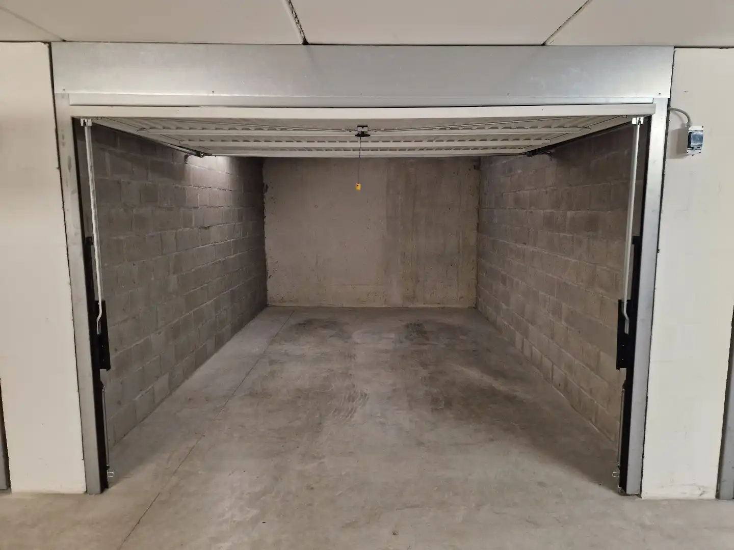 Ruime garage te huur te Nieuwpoort-bad foto 6