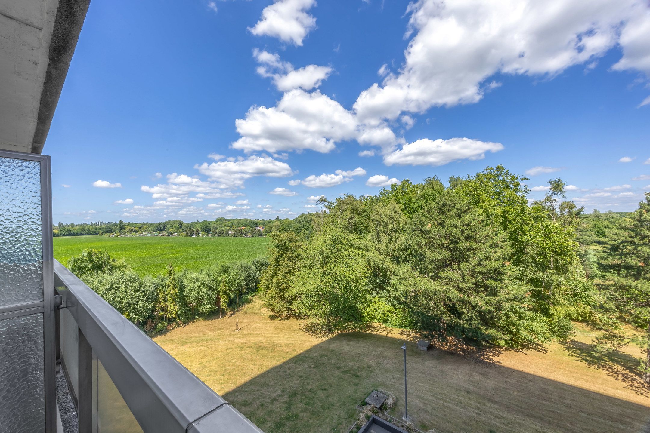 Luxe bemeubelde Studio met Terras & Groenzicht nabij Leiebos foto 14