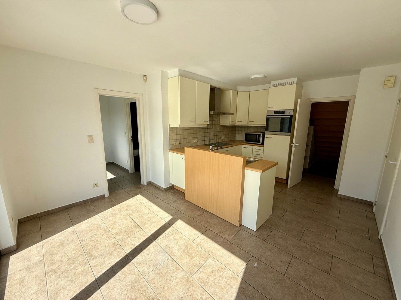 Ruime villa met 4 slaapkamers te huur! foto 6