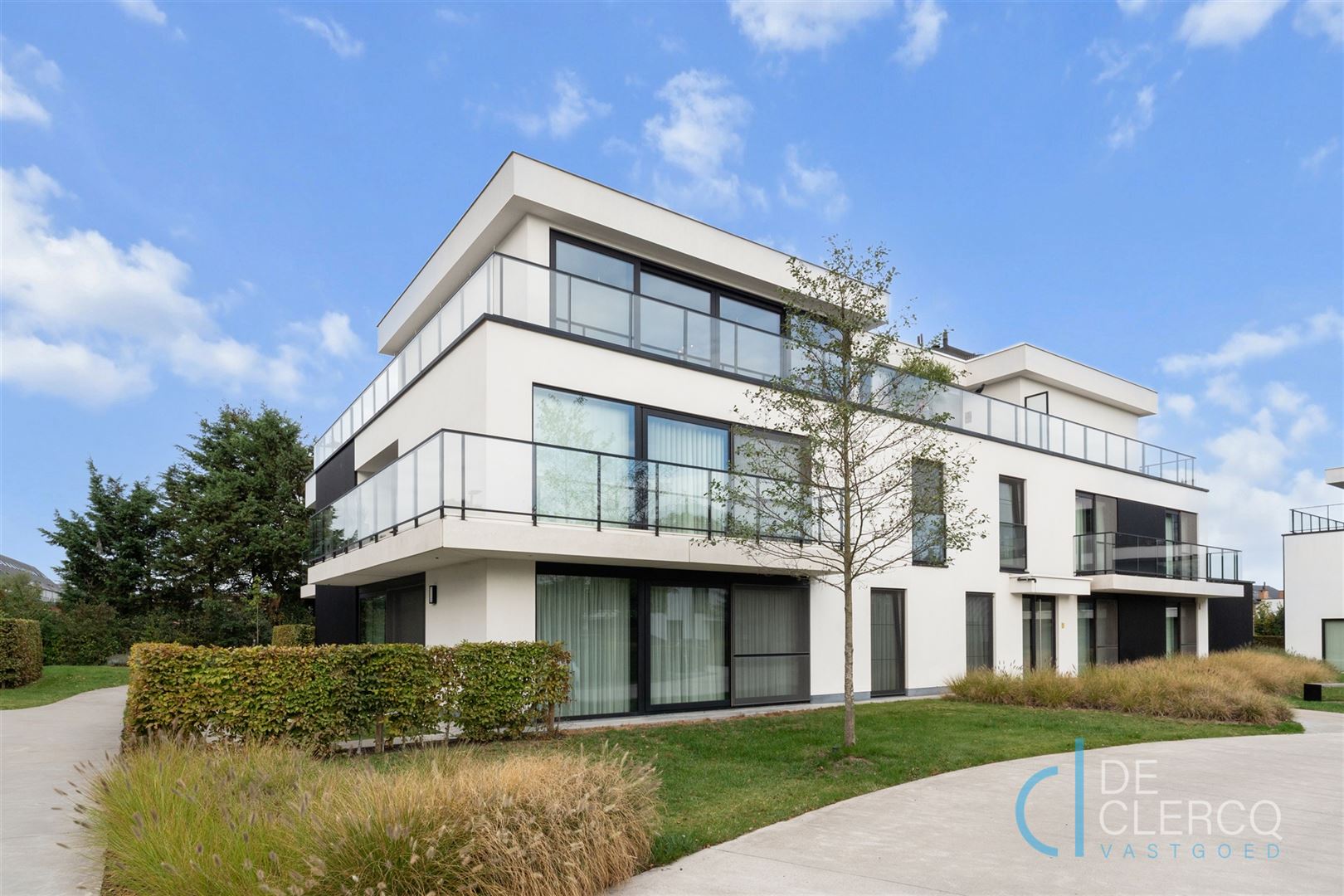 Tijdloos, modern penthouse te huur in centrum Lochristi!  foto {{pictureIndex}}