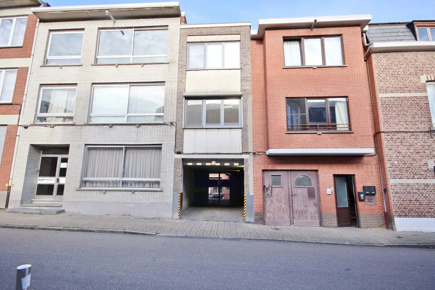 Garagebox in het centrum van Sint-Truiden foto {{pictureIndex}}