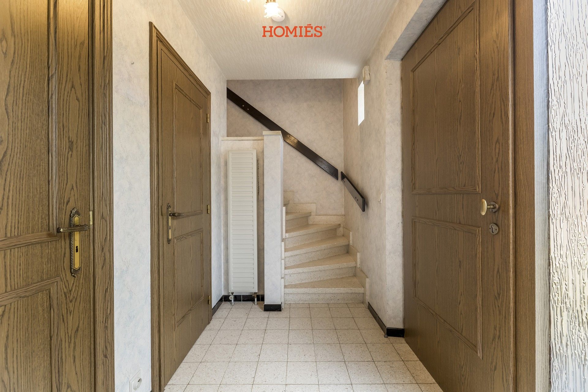 Te renoveren woning met veel potentieel foto 10