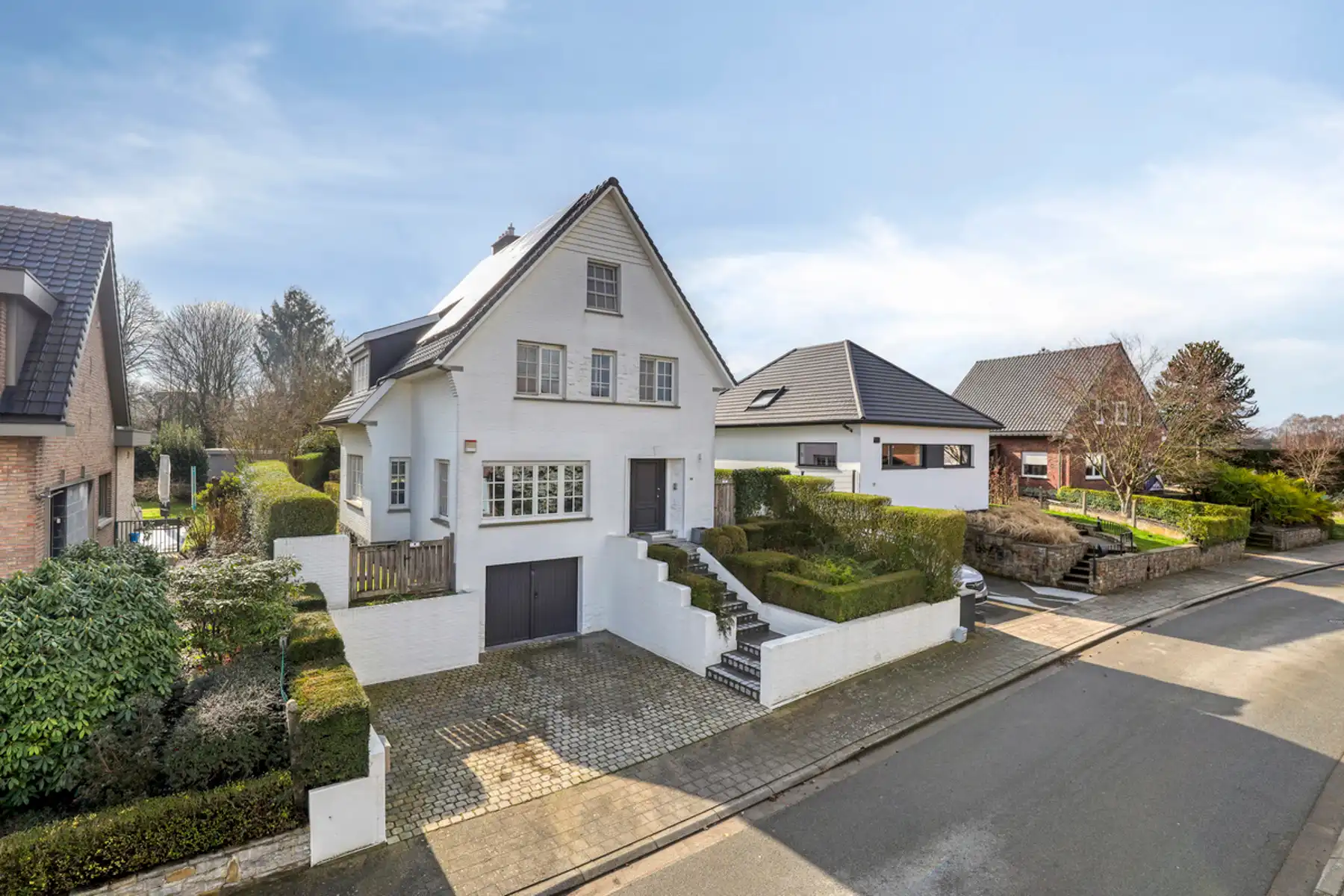 Exclusieve energiezuinige villa op een uitzonderlijke topligging in Asse foto {{pictureIndex}}