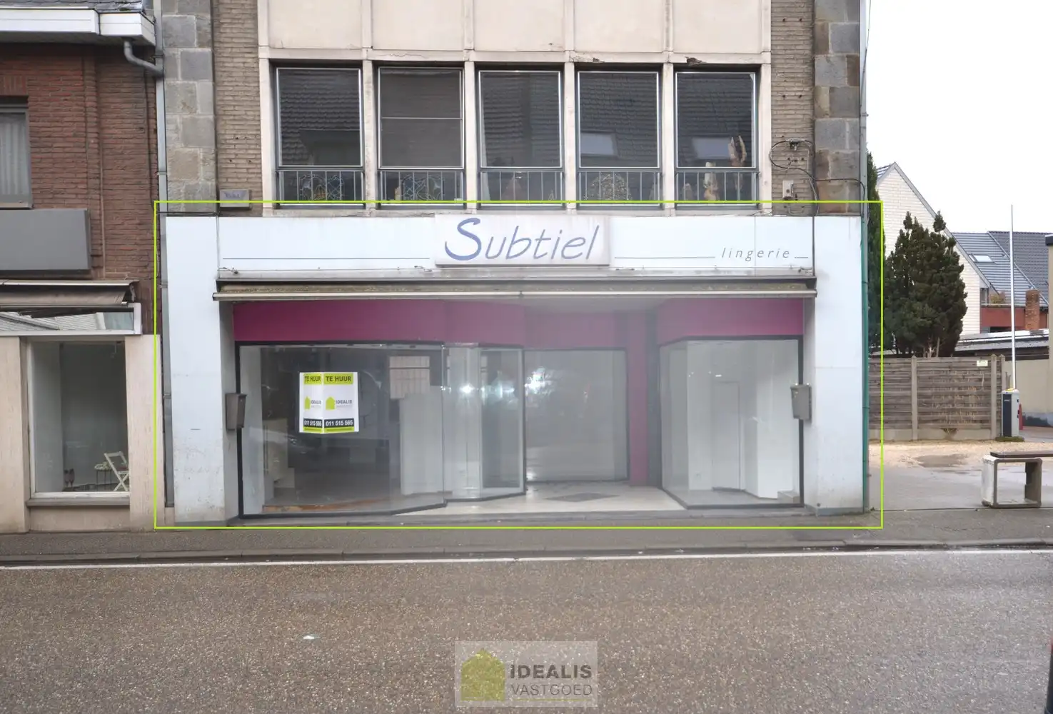 IDEALIS VASTGOED - CENTRAAL GELEGEN HANDELSPAND OP COMMERCIELE ZICHTLOCATIE foto {{pictureIndex}}