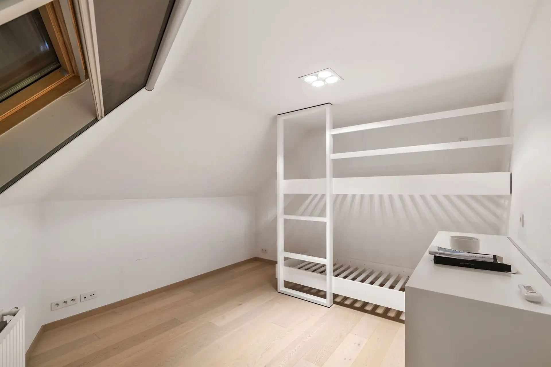 Handelspand met woonst op commerciële toplocatie foto 25