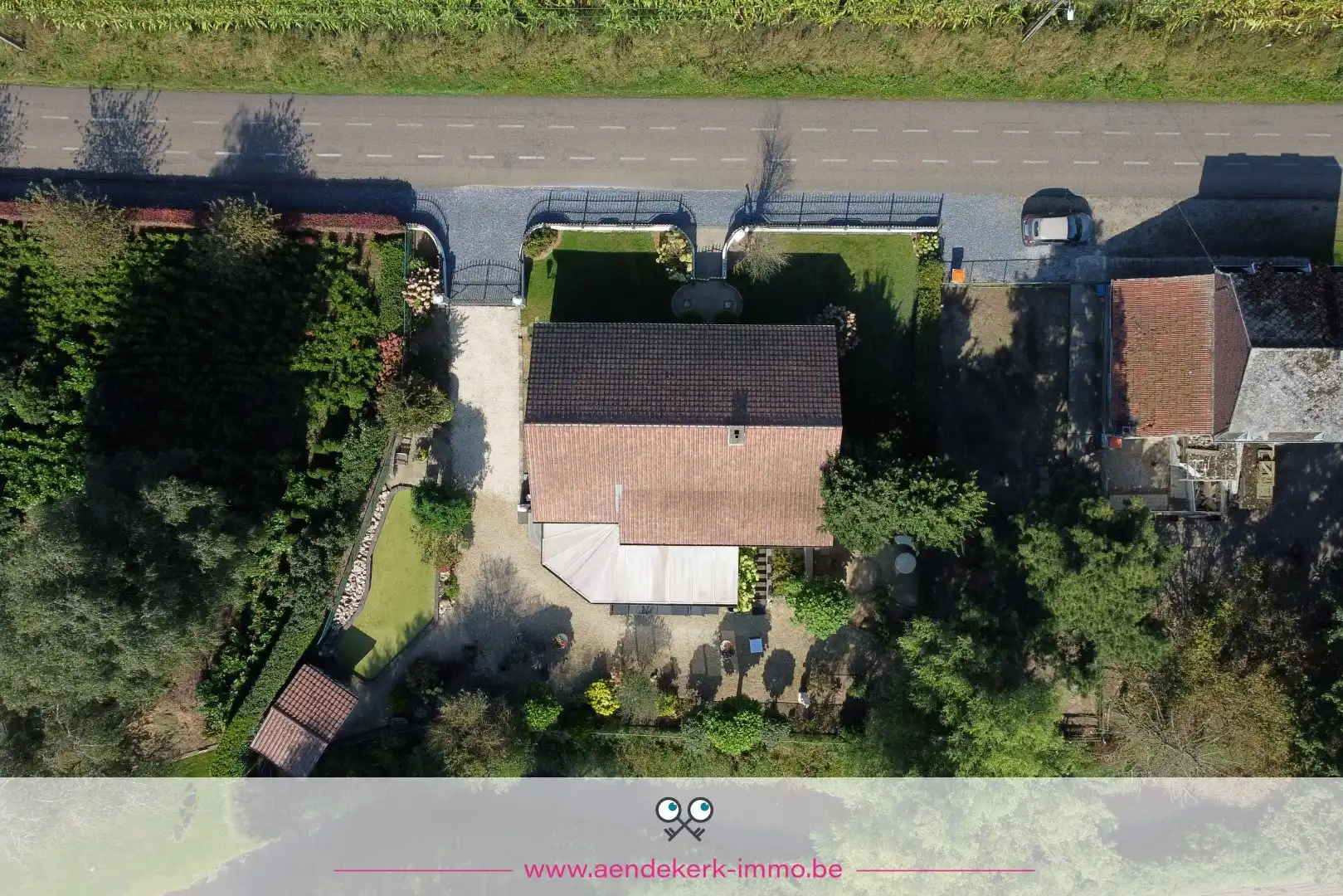 Vrijstaande woning met veel ruimte en een rustige ligging aan het water foto 45