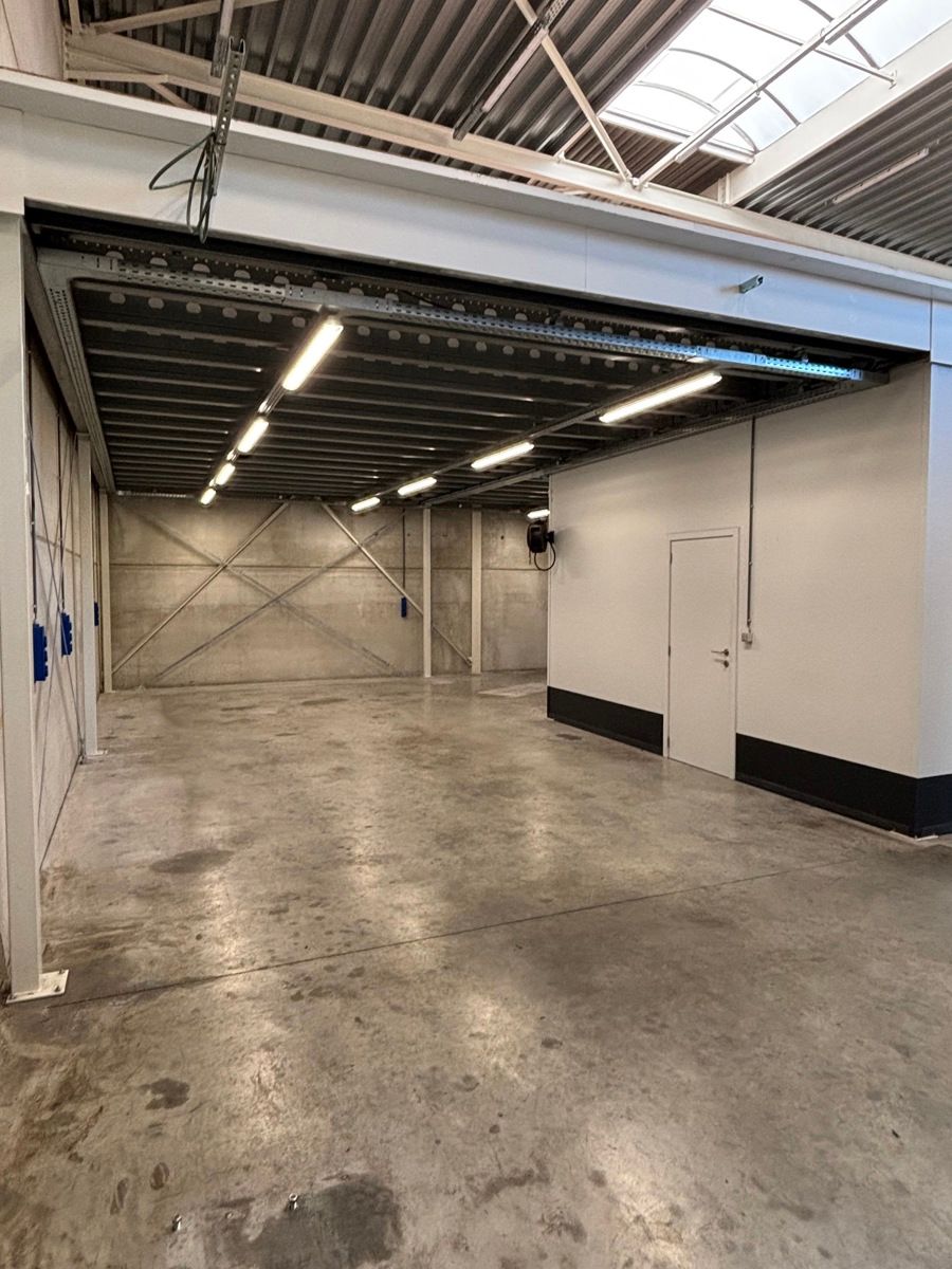 Bedrijfspand van ca 300m² foto 6