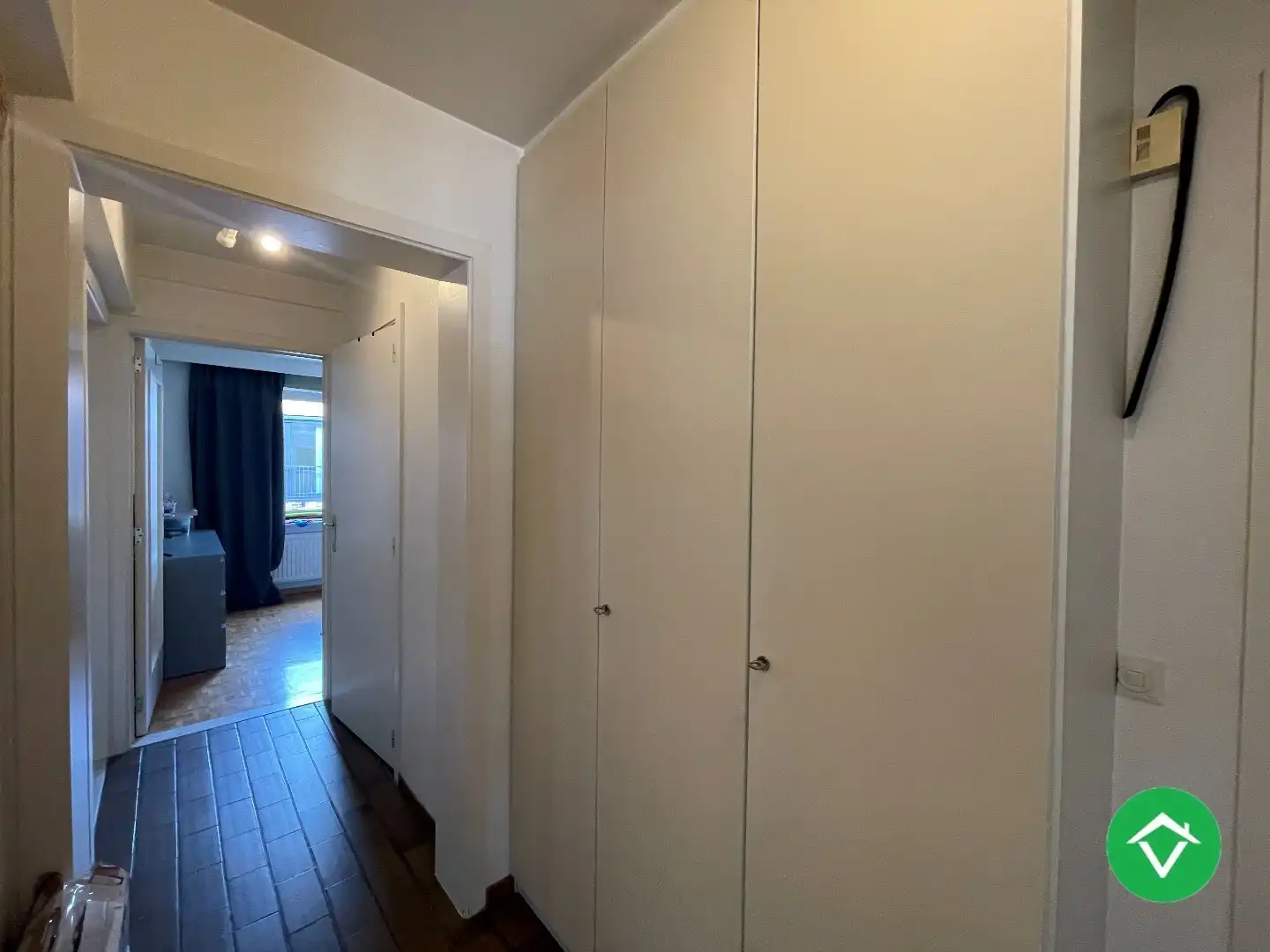 Zonnig appartement met 2 slaapkamers en autostandplaats te centrum Roeselare foto 8