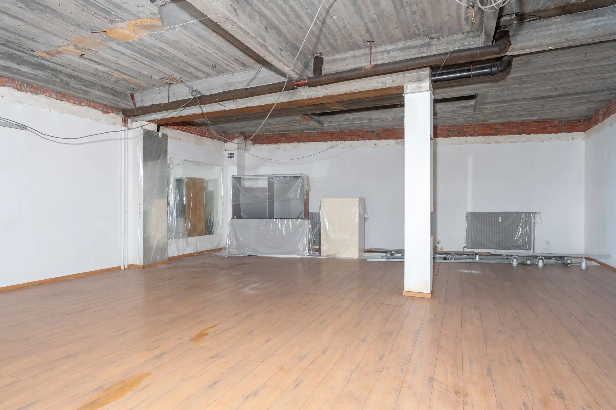 Ruim handelspand met mooie vitrinebreedte, centraal gelegen te Turnhout foto 8