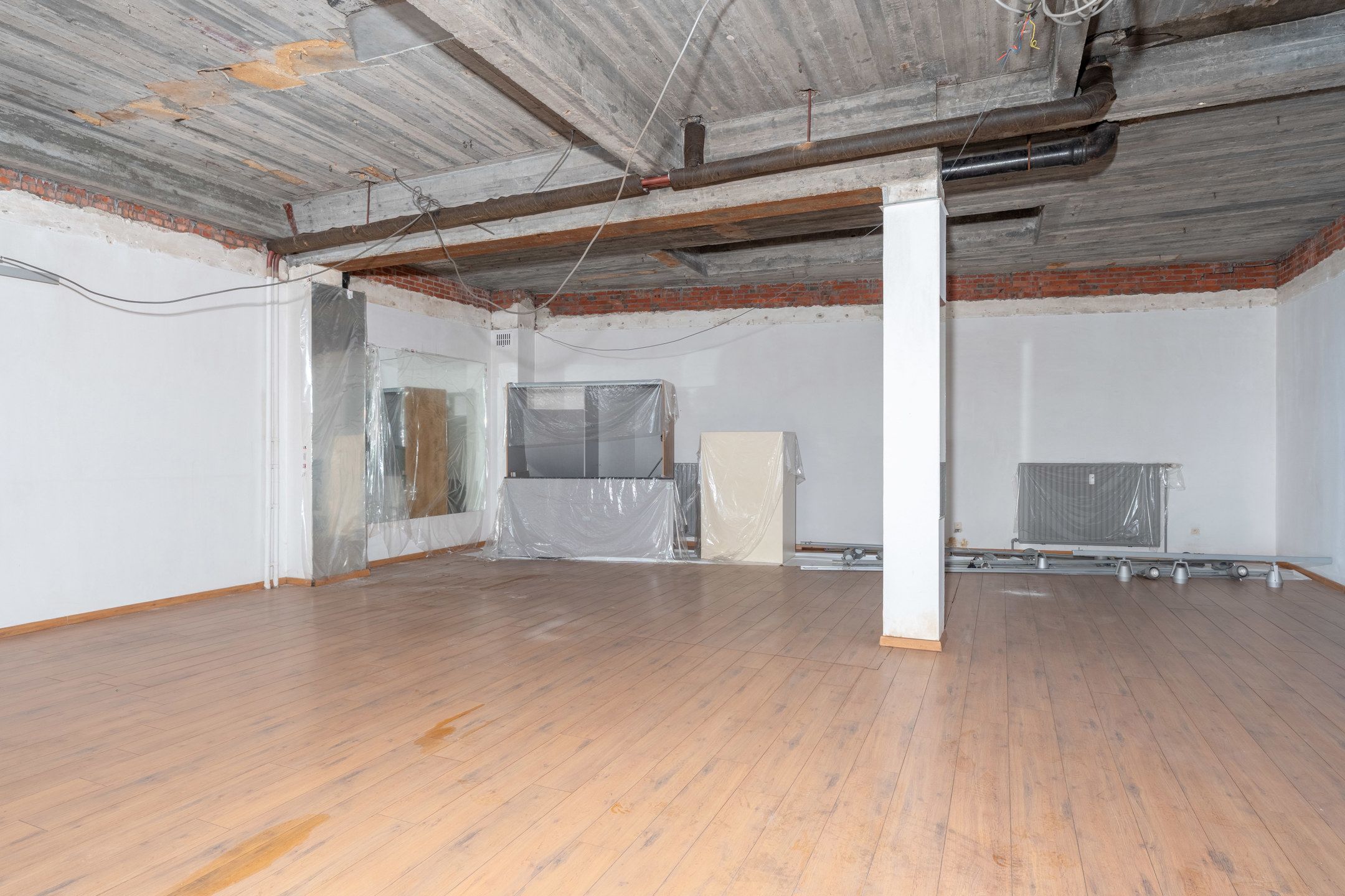 Ruim handelspand met mooie vitrinebreedte, centraal gelegen te Turnhout foto 8