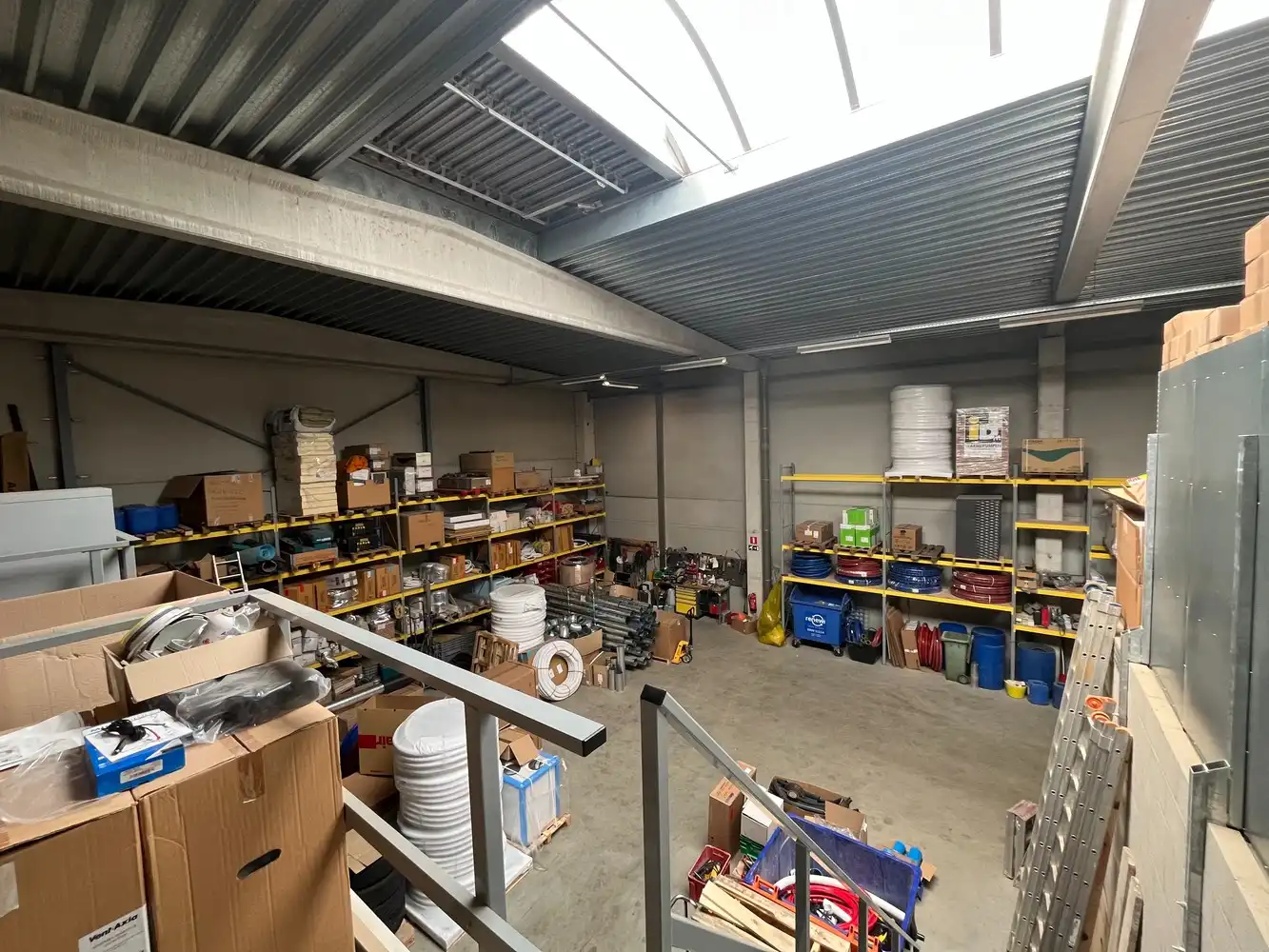 KMO-unit met kantoor foto 25