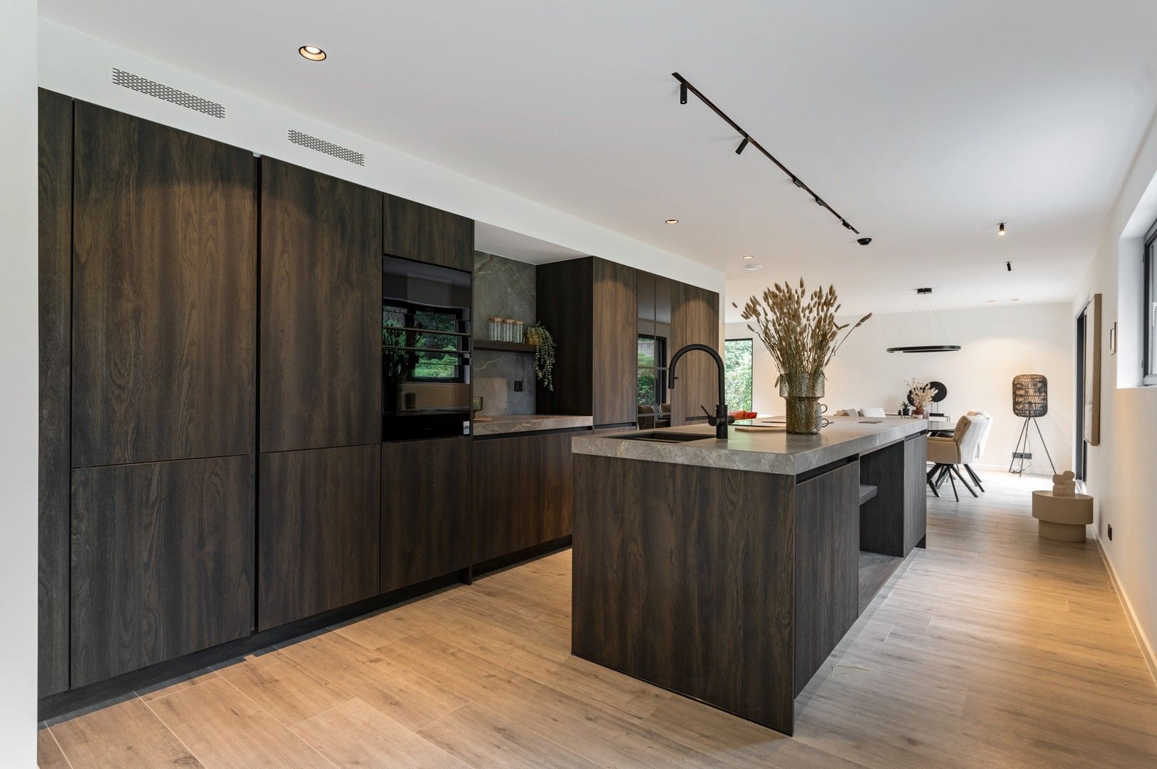 Moderne vernieuwbouw villa op prachtig perceel 1191 m² foto 8