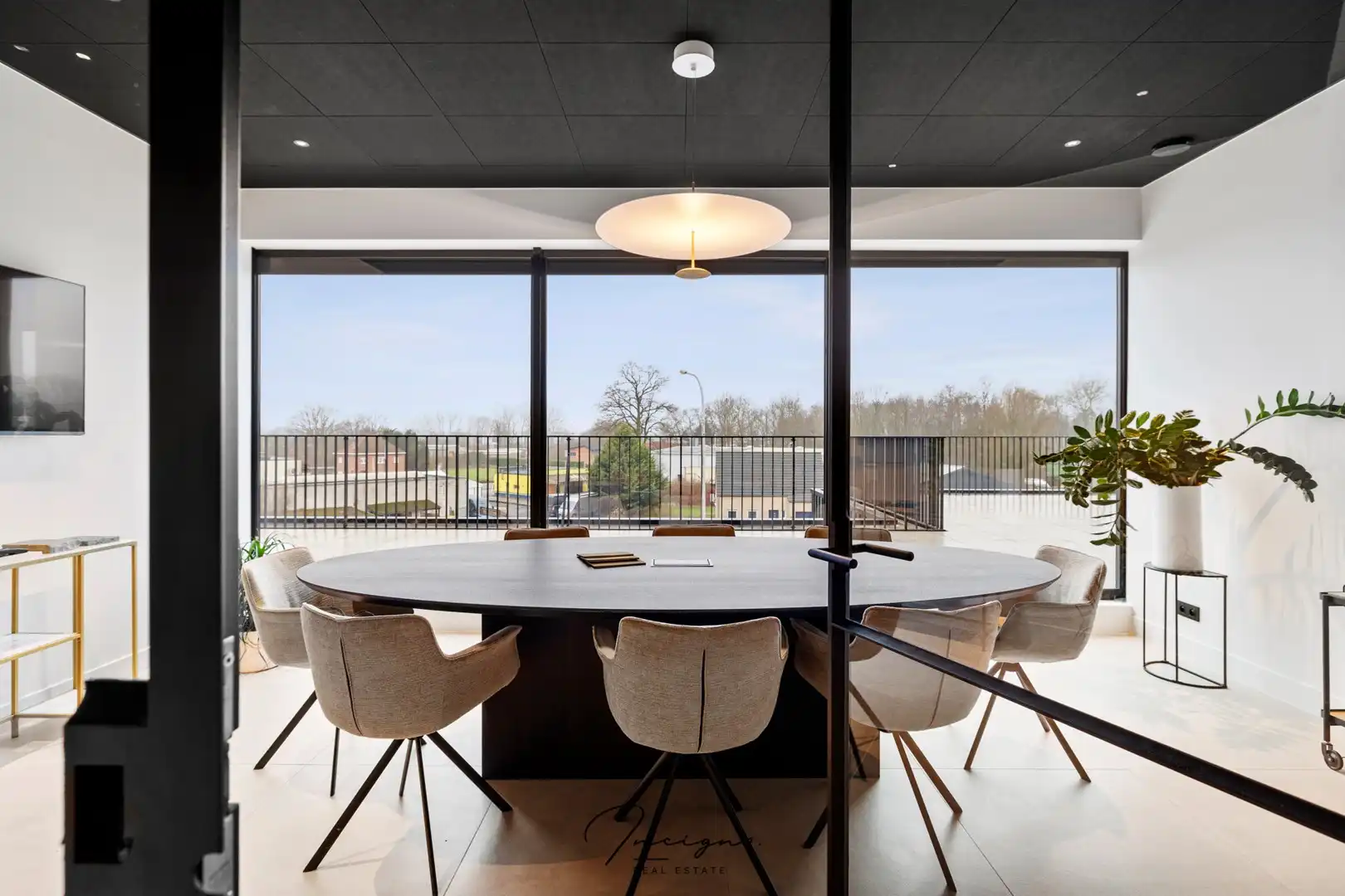 Kantoorgebouw foto 8