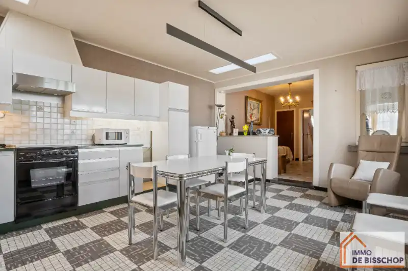 Karaktervolle woning met 3 slaapkamers, grote tuin en garage foto 6