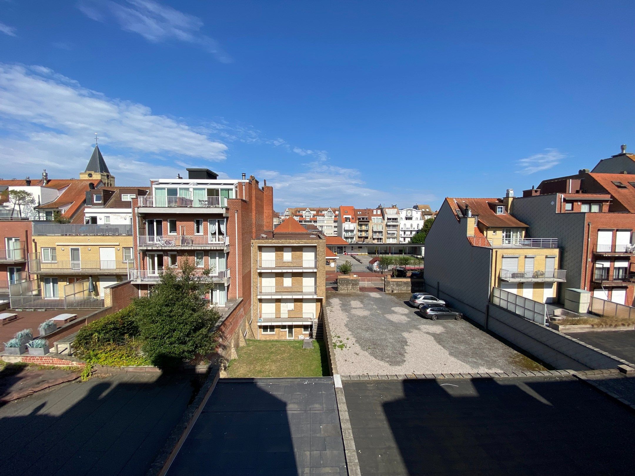 NIEUWbouw residentie met Zuid-west georiënteerde terrassen met mogelijkheid tot het huren van een inpandige auto-staanplaats.   foto 13