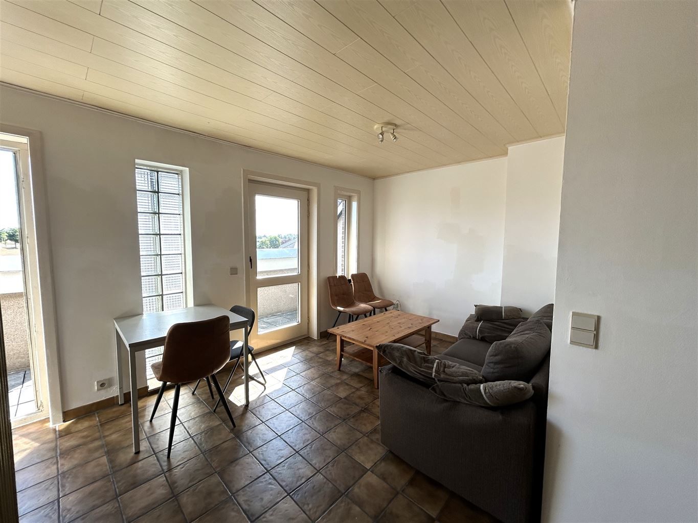 Gezellig appartement met 1 slaapkamer, terras en kelderberging.  foto {{pictureIndex}}