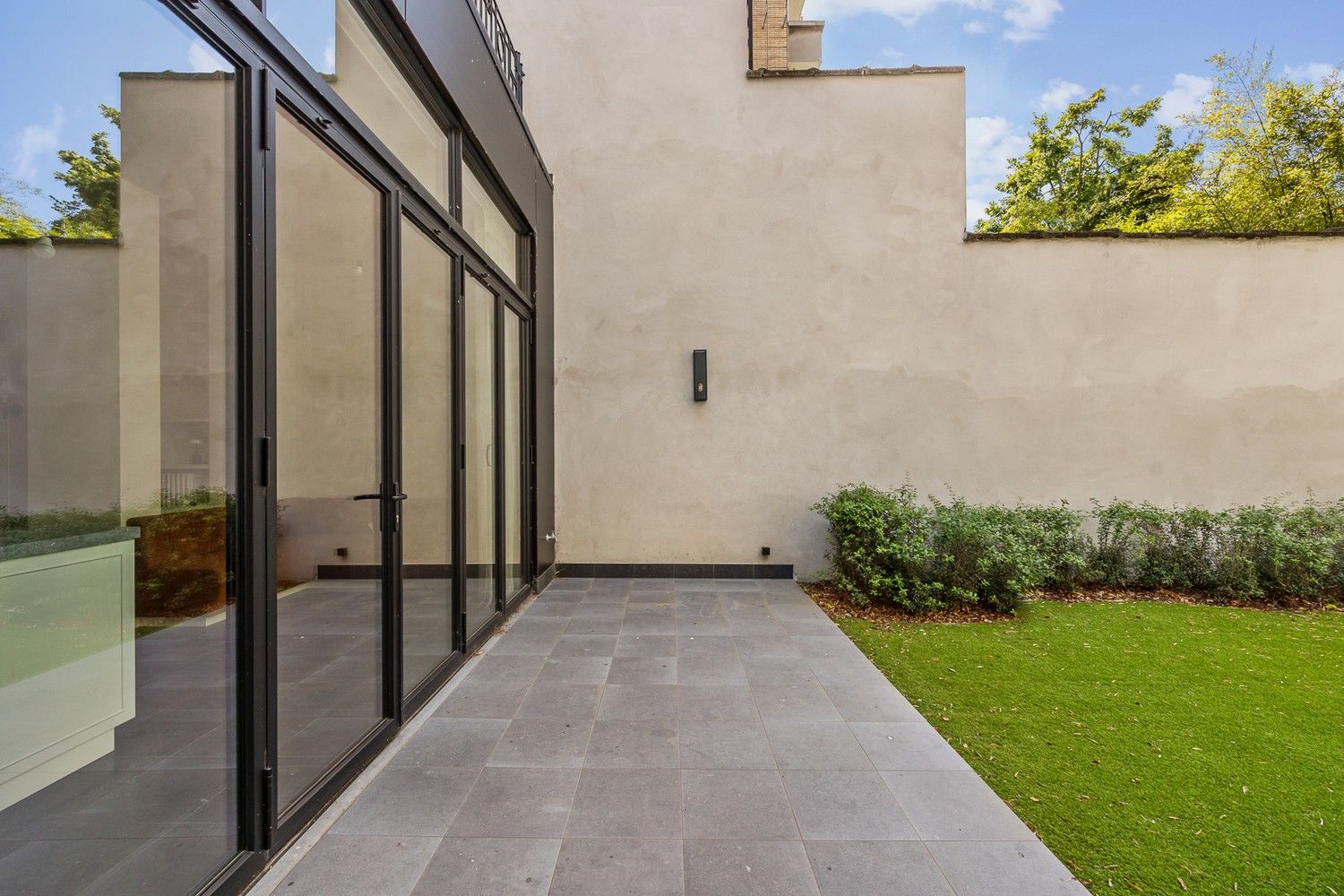 Prestigieuze en totaalgerenoveerde herenwoning (EPC B!) in eclectische stijl met zalige stadstuin op toplocatie aan de Jan Van Rijswijcklaan foto 13