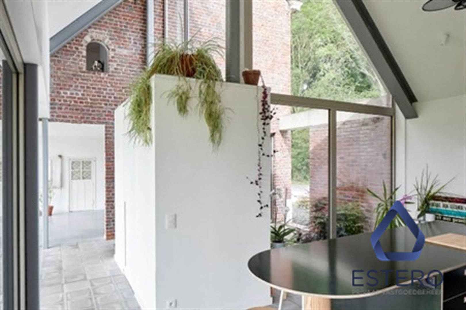 Architecturale topper in doodlopende straat foto 9