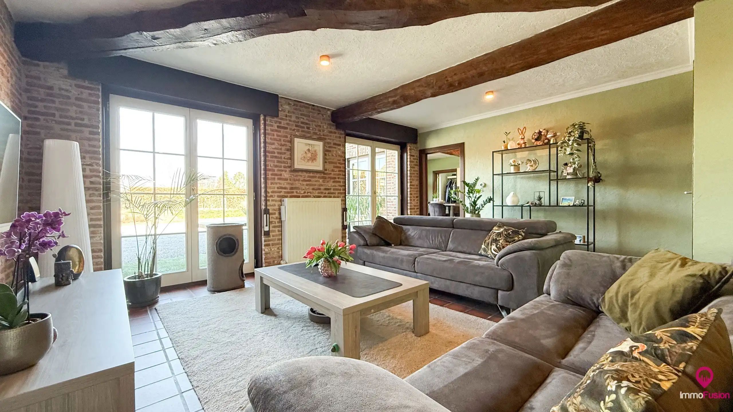 Instapklare gezinswoning met 5slpks, dubbele garage en tuin! foto 6