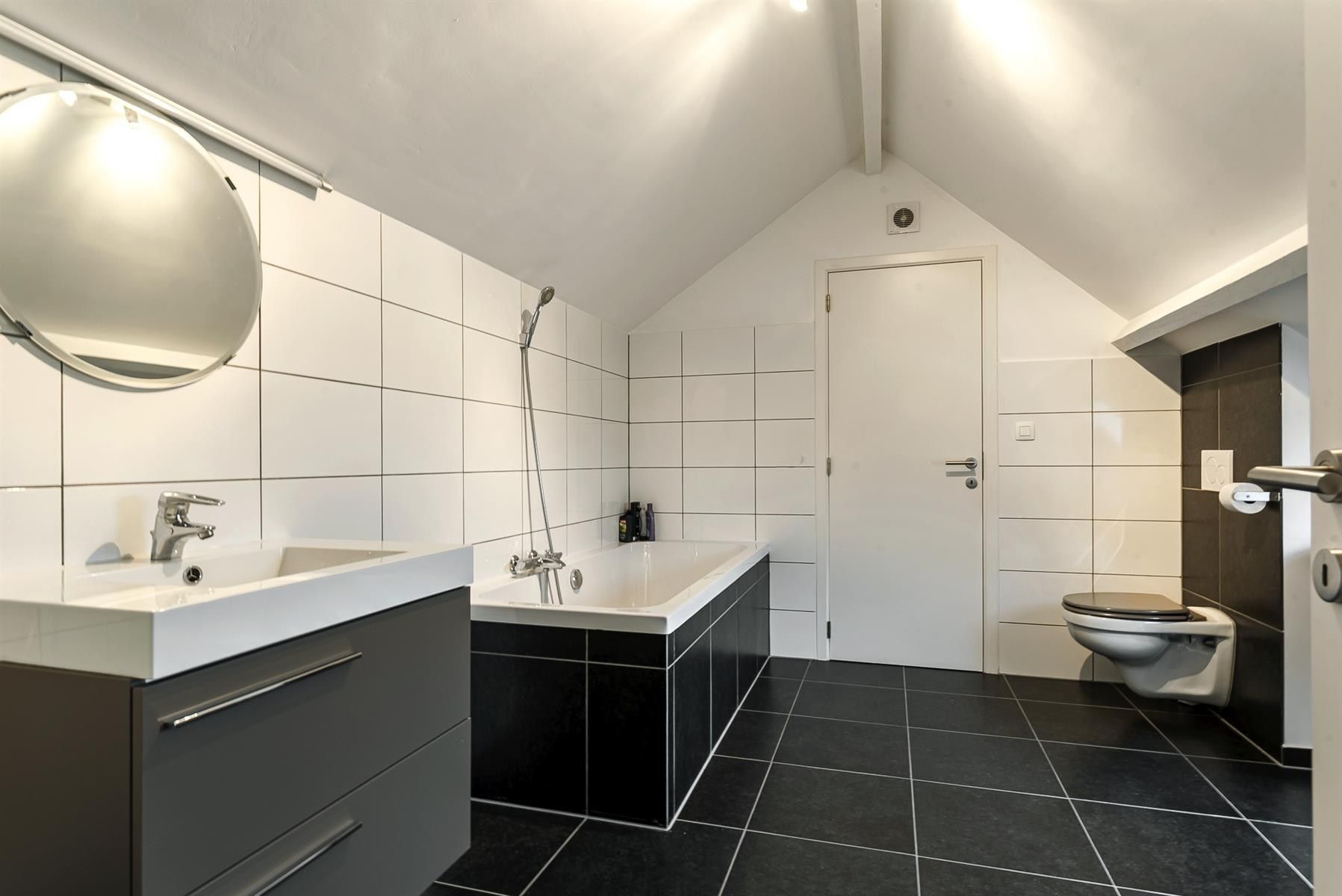 Supertof duplex appartement op centrale ligging te Wilrijk. foto 10