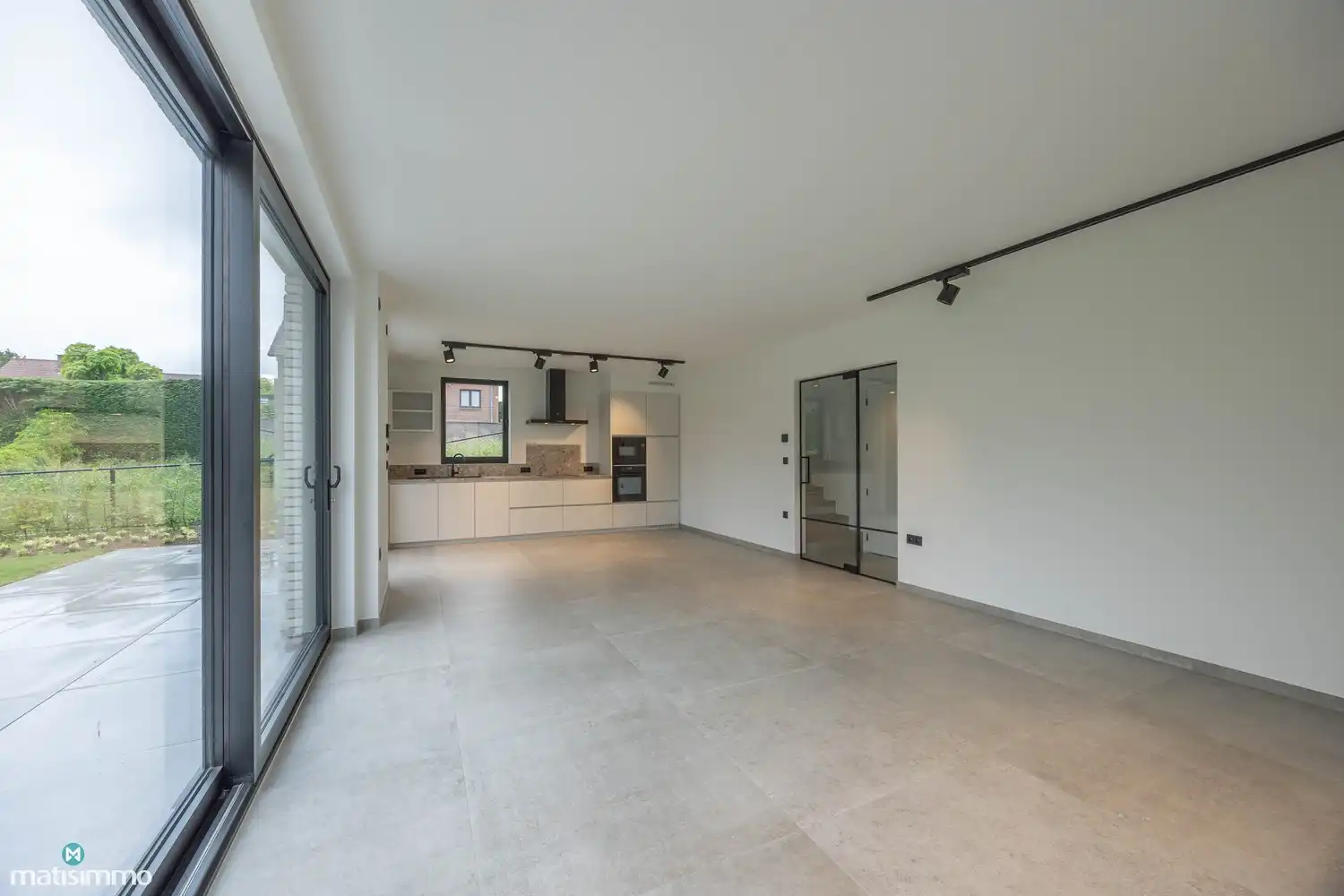 HOOGWAARDIG AFGEWERKTE NIEUWBOUWWONING MET DRIE SLAAPKAMERS EN TUIN (INCLUSIEF TUINONDERHOUD) TE RIEMST foto 5