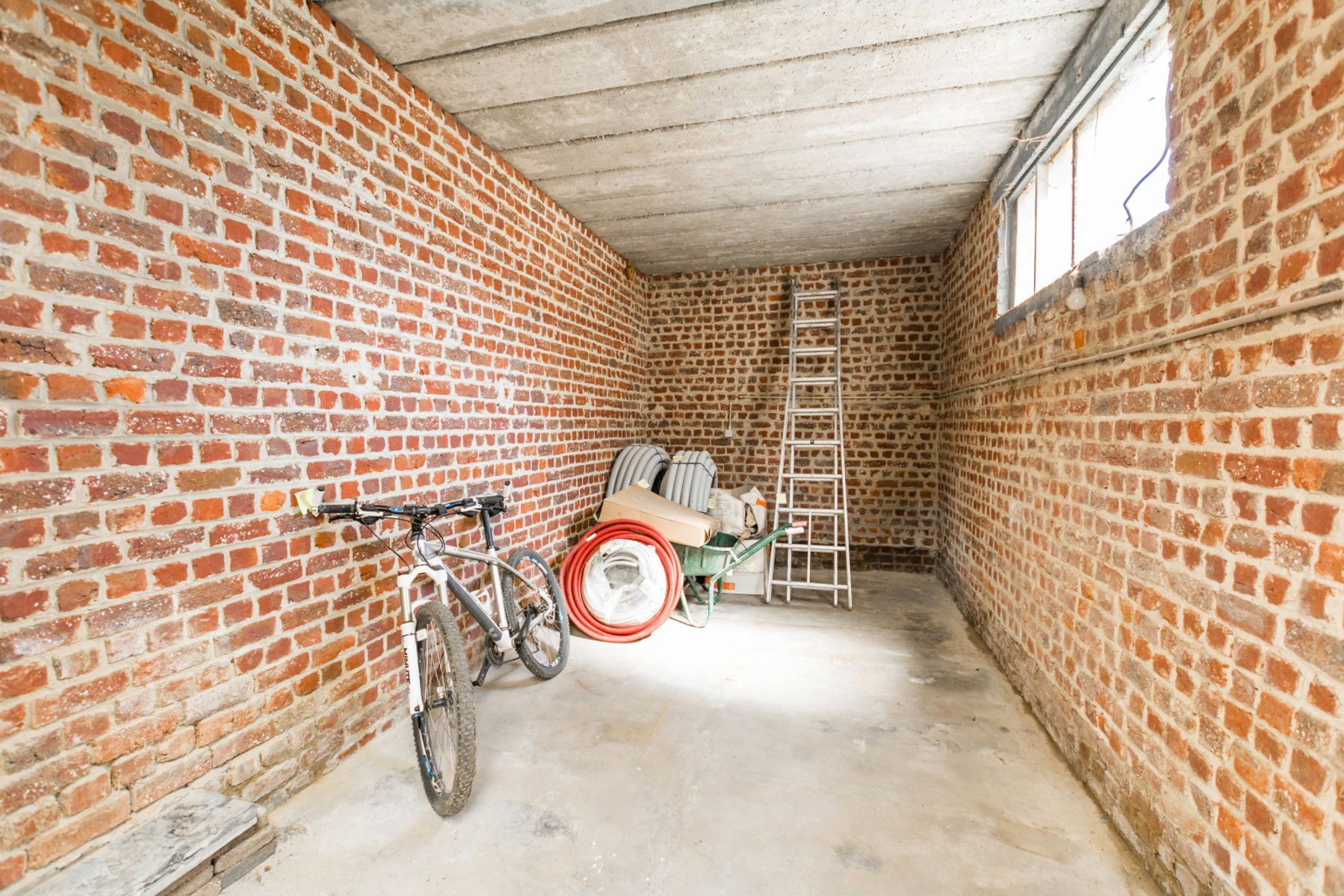 Zeer goed en mooi gelegen driegevelwoning met garage en tuin foto 19