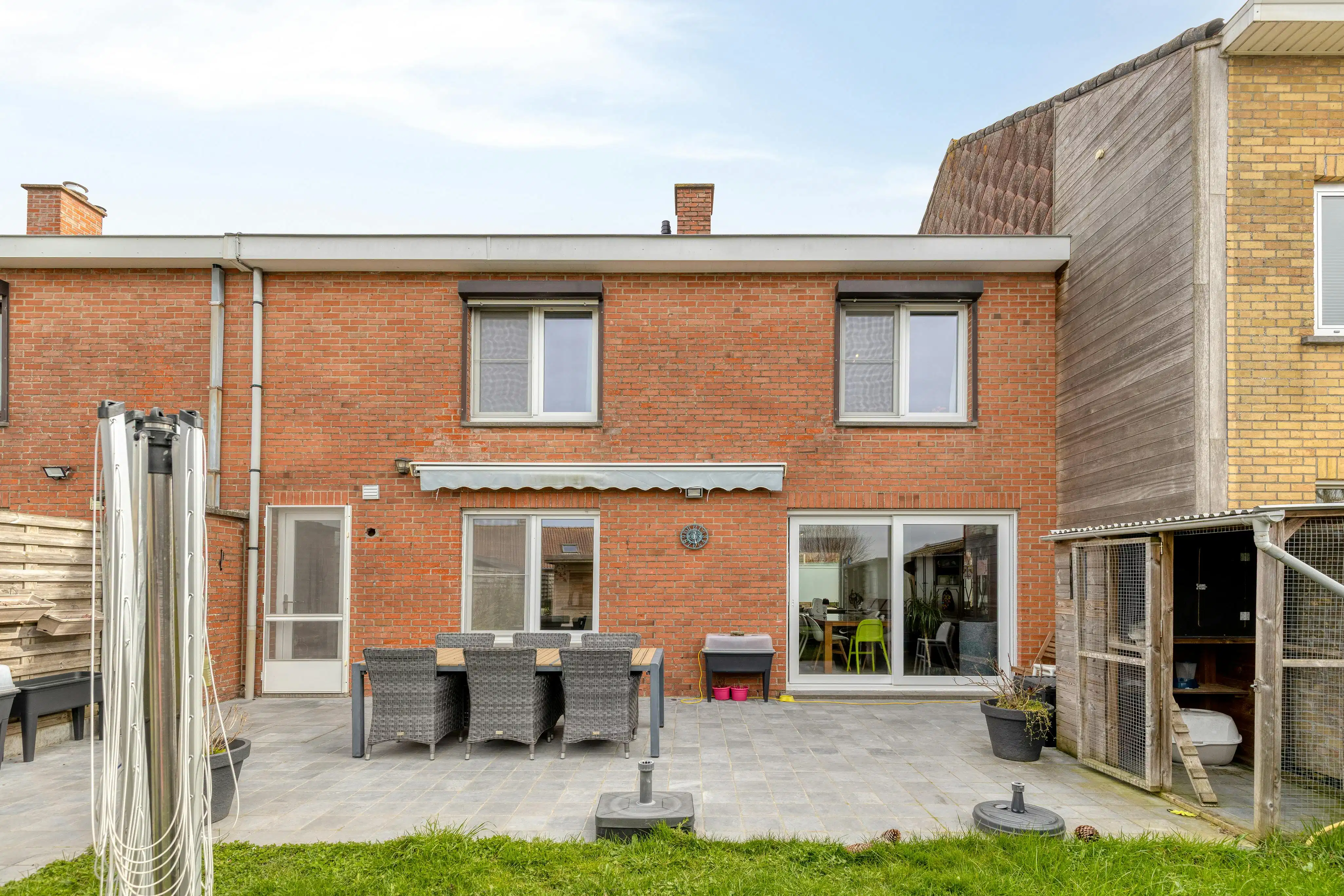 Gerenoveerde woning met 4 slaapkamers, tuin en garage. foto 24