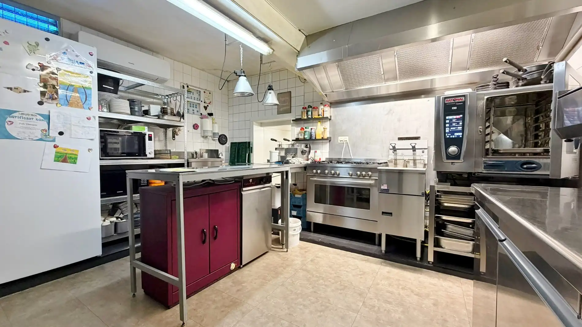 Unieke kans: Instapklaar restaurant met woonst in hartje Watou foto 7