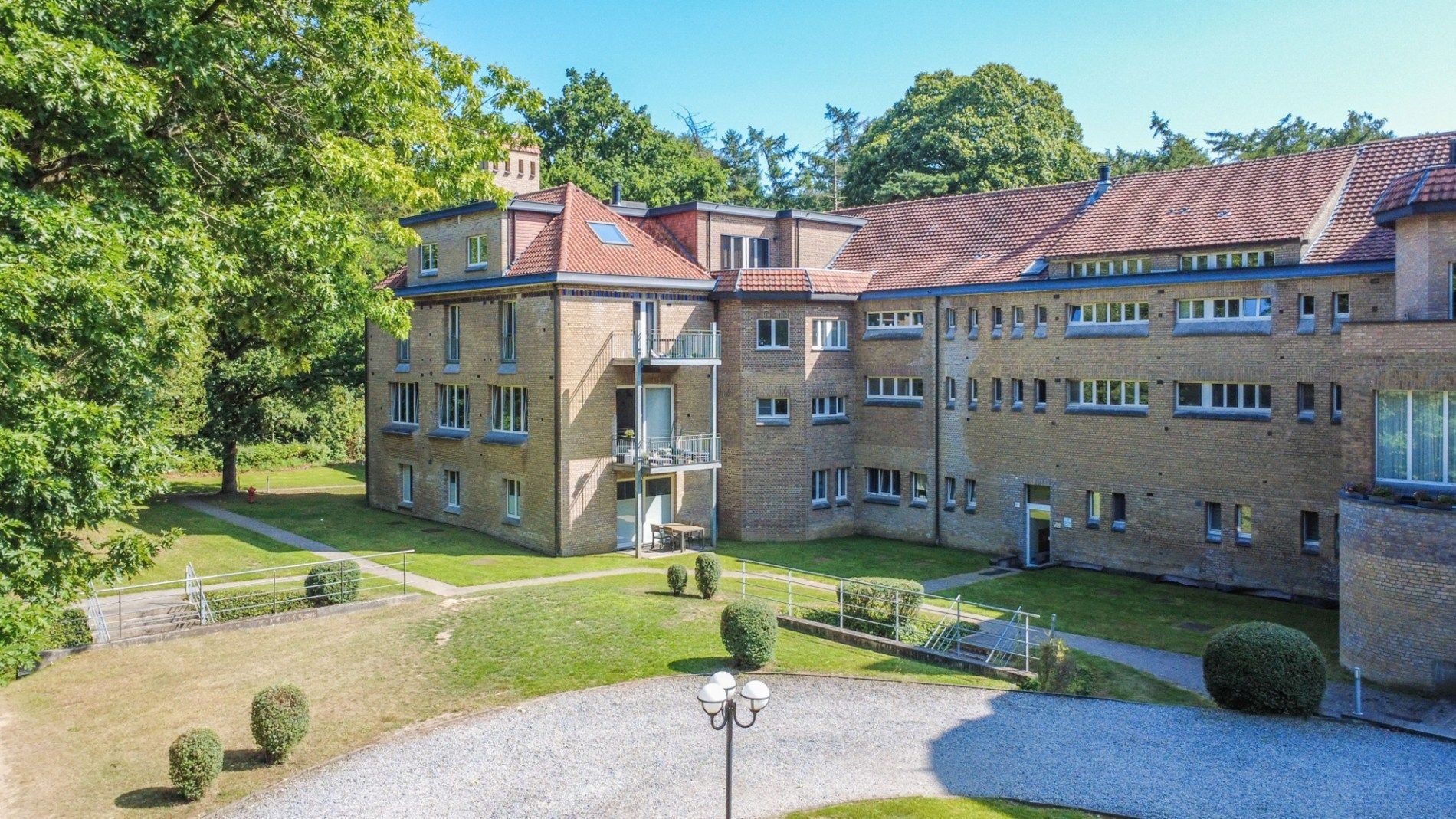 INSTAPKLAAR APP MET 1 SLP + BUREAU & GARAGEBOX ! foto 20