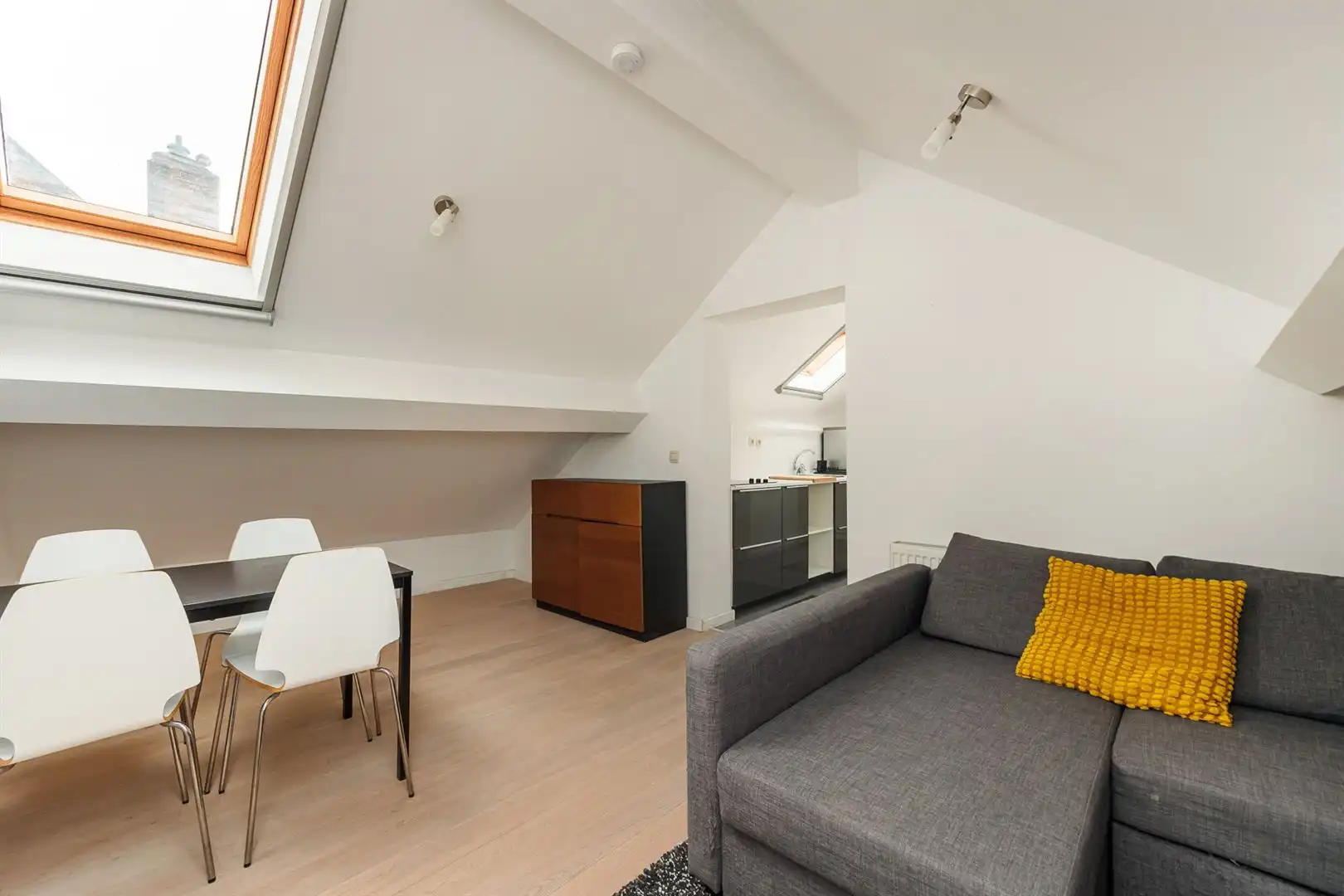 Gezellig dakappartement in een kleinschalig gebouw! foto 5