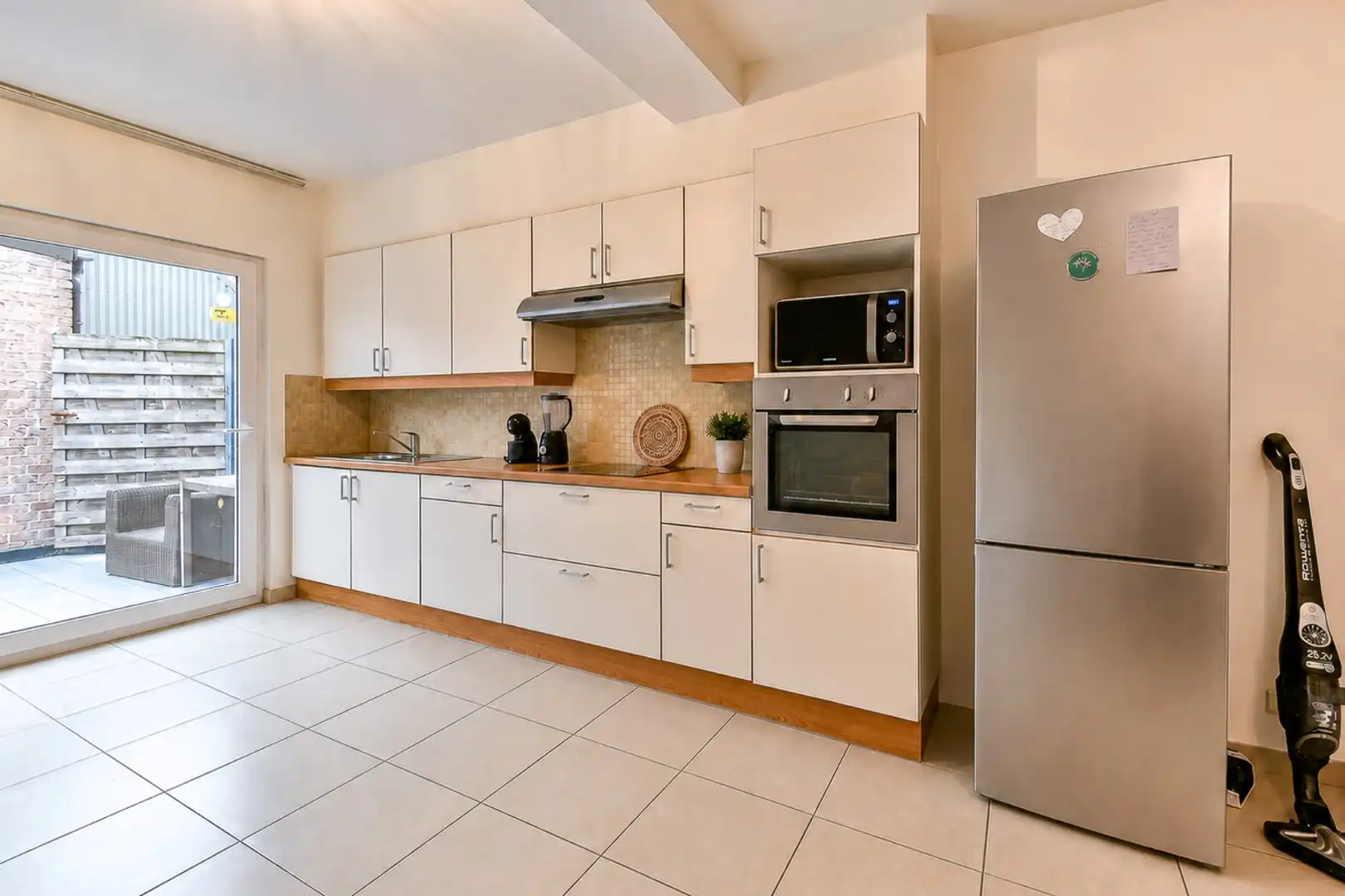 Instapklaar gelijkvloers appartement met twee slaapkamers en buitenkoer in centrum Gistel foto 4