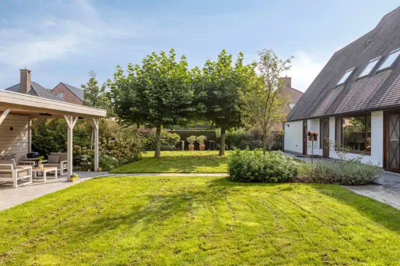 STATIGE VILLA MET PRACHTIGE TUIN OP EEN PERCEEL VAN 1.430 m². foto 5
