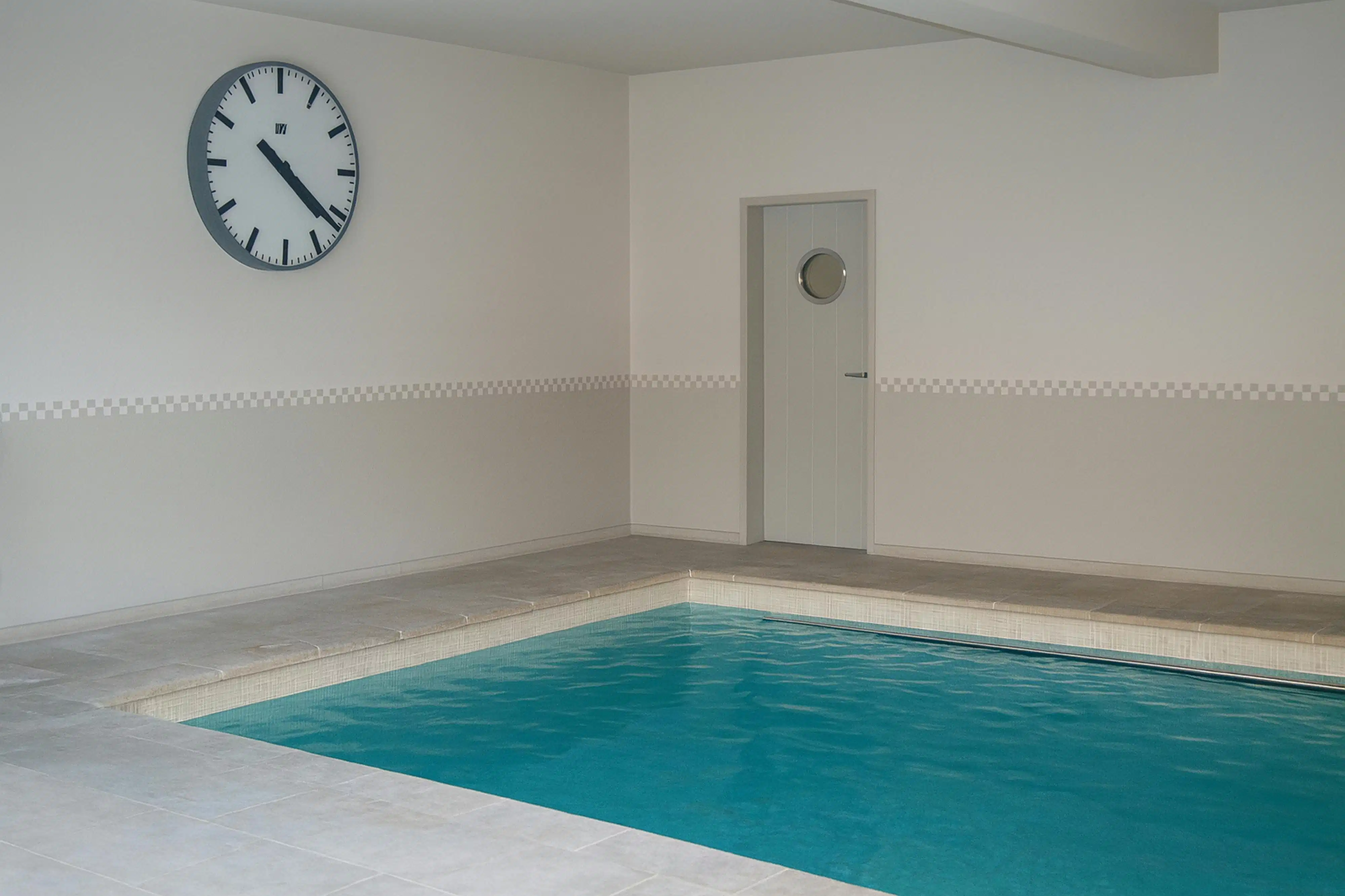 Uniek appartement/woning met binnenzwembad te Kortrijk!  foto 18