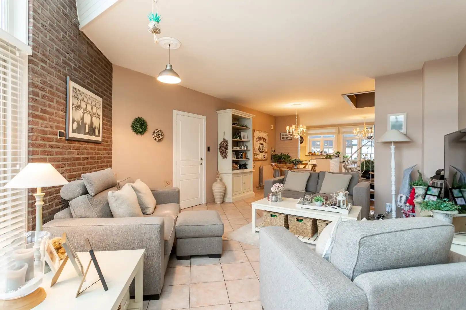 Bel-étage te koop met 3 slpks, terras en garage op +- 4,5are foto 4