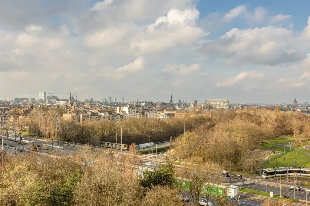 Gerenoveerd appartement met panoramisch zicht foto 4
