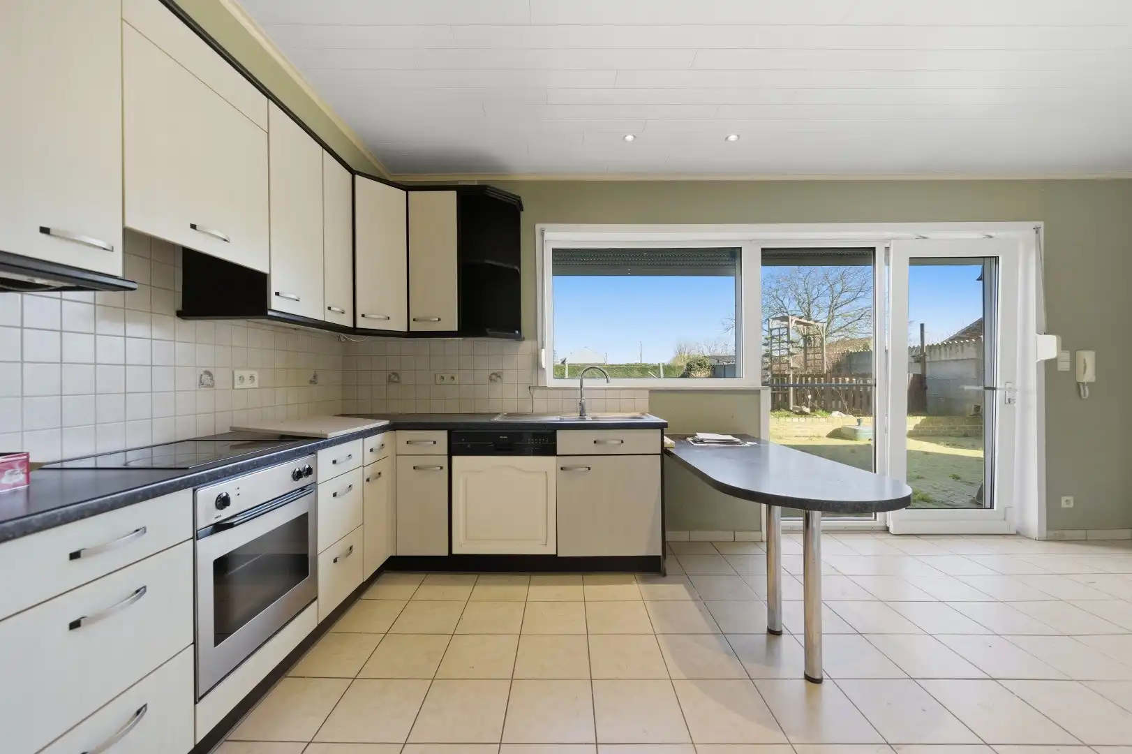 Zeer ruime gezinswoning met 4 slpks (+ 2 doorloopkamers op zolder), garage en tuin foto 12