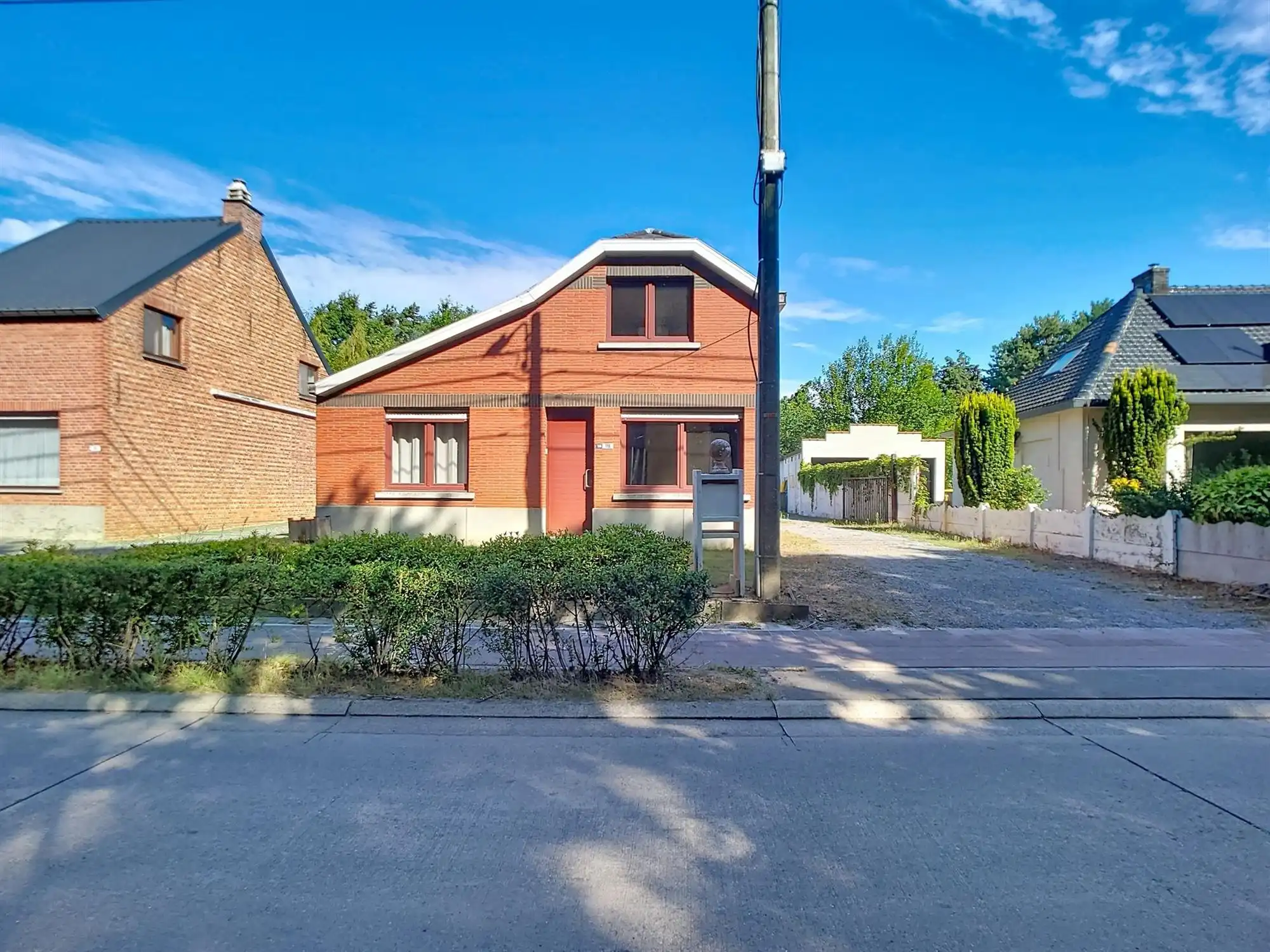 Te renoveren halfopen bebouwing met garage en ruime tuin foto 16