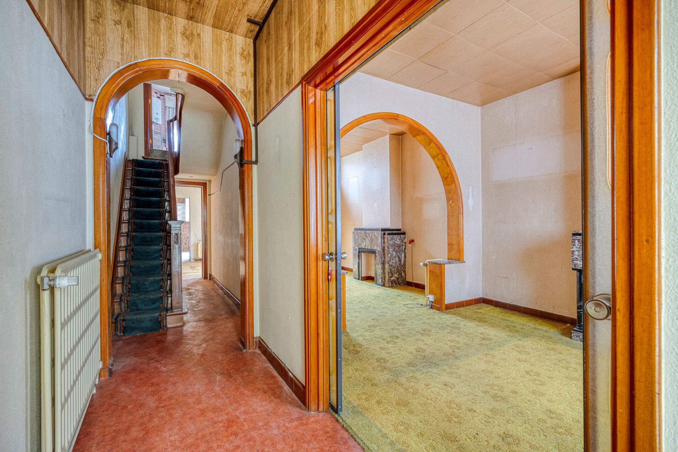 Te renoveren woning op een uitstekende locatie  foto 3