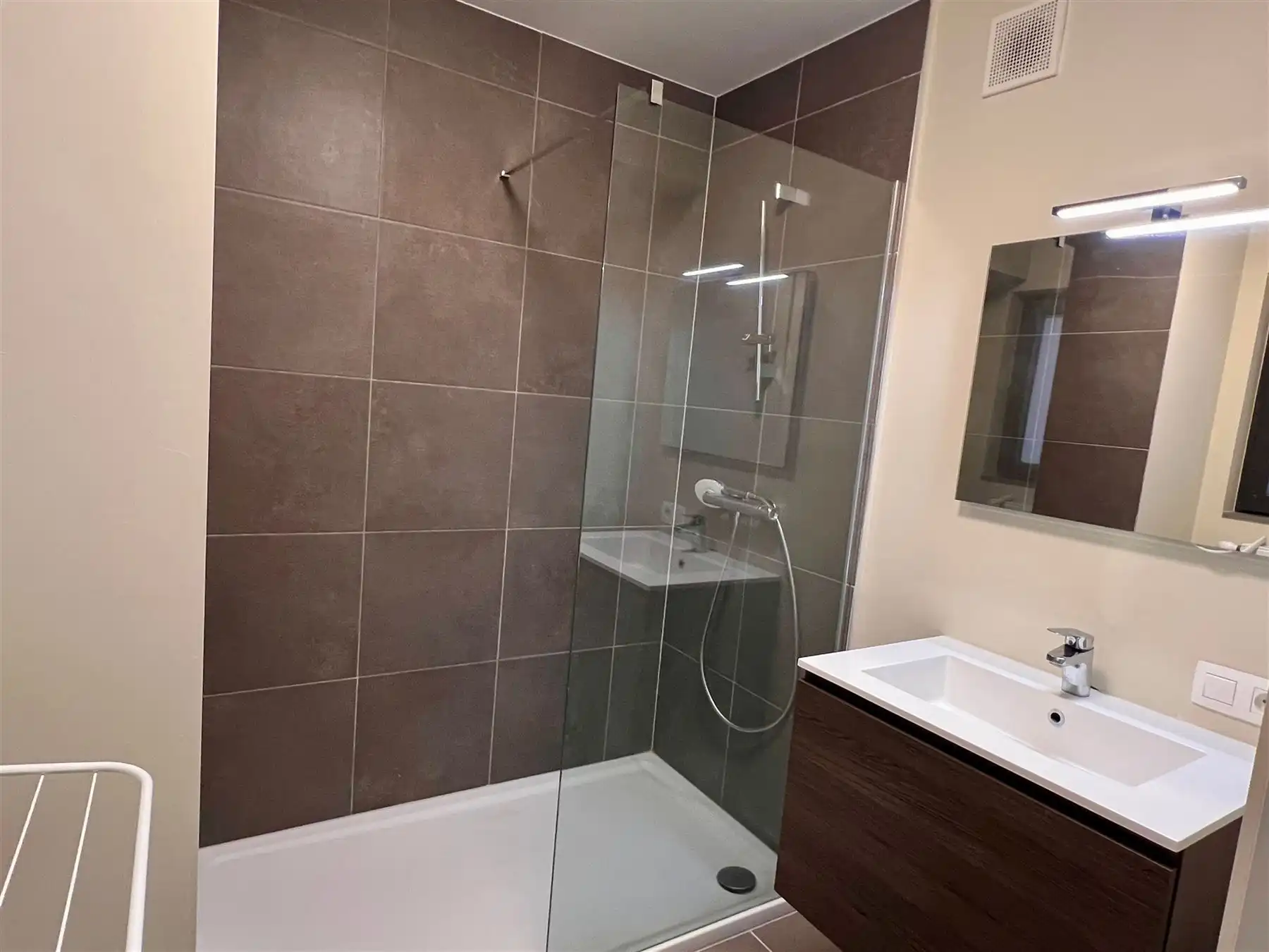 Residentieel gelegen nieuwbouwappartement met zonnig terras foto 4