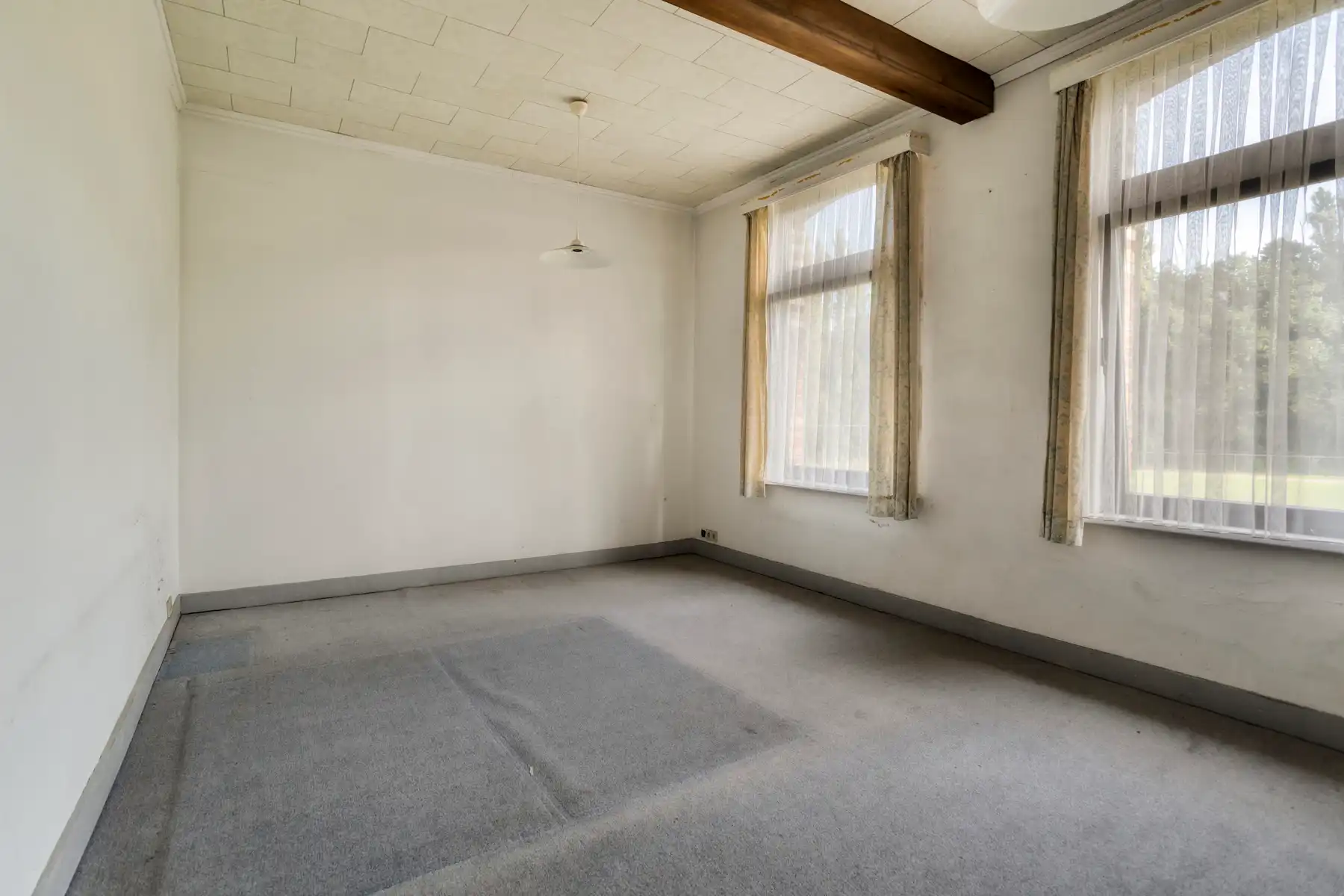 Te renoveren woning met ruime tuin aan Fort II Wommelgem. foto 13