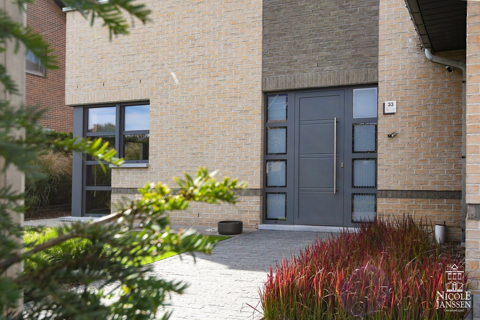 Instapklare gezinswoning met drie slaapkamers, vrijstaande garage en verzorgde tuin  foto 36