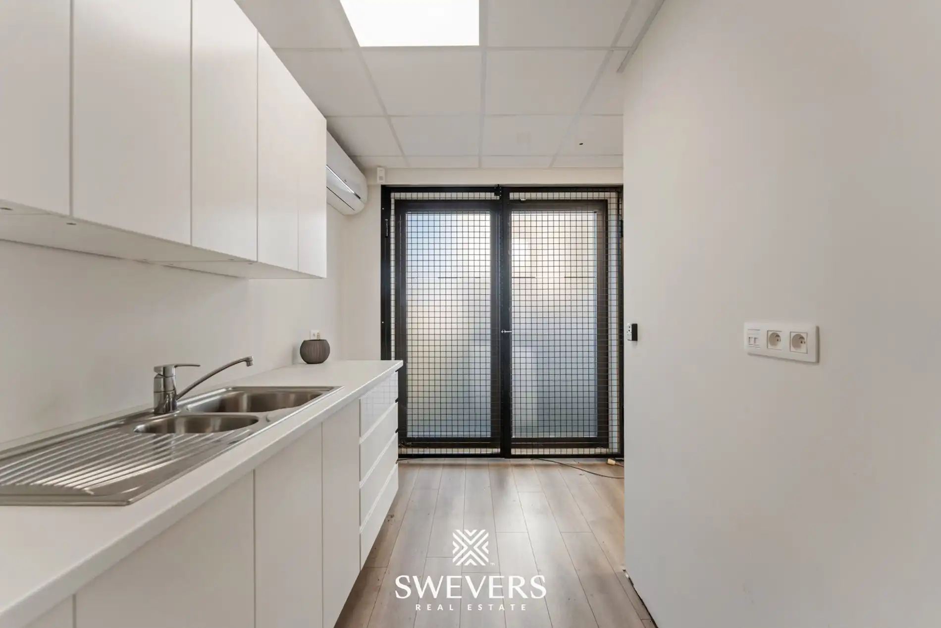 Uitzonderlijke mooi gelegen en ruime (391m²) handelsruimte in het volle centrum van Leopoldsburg foto 25