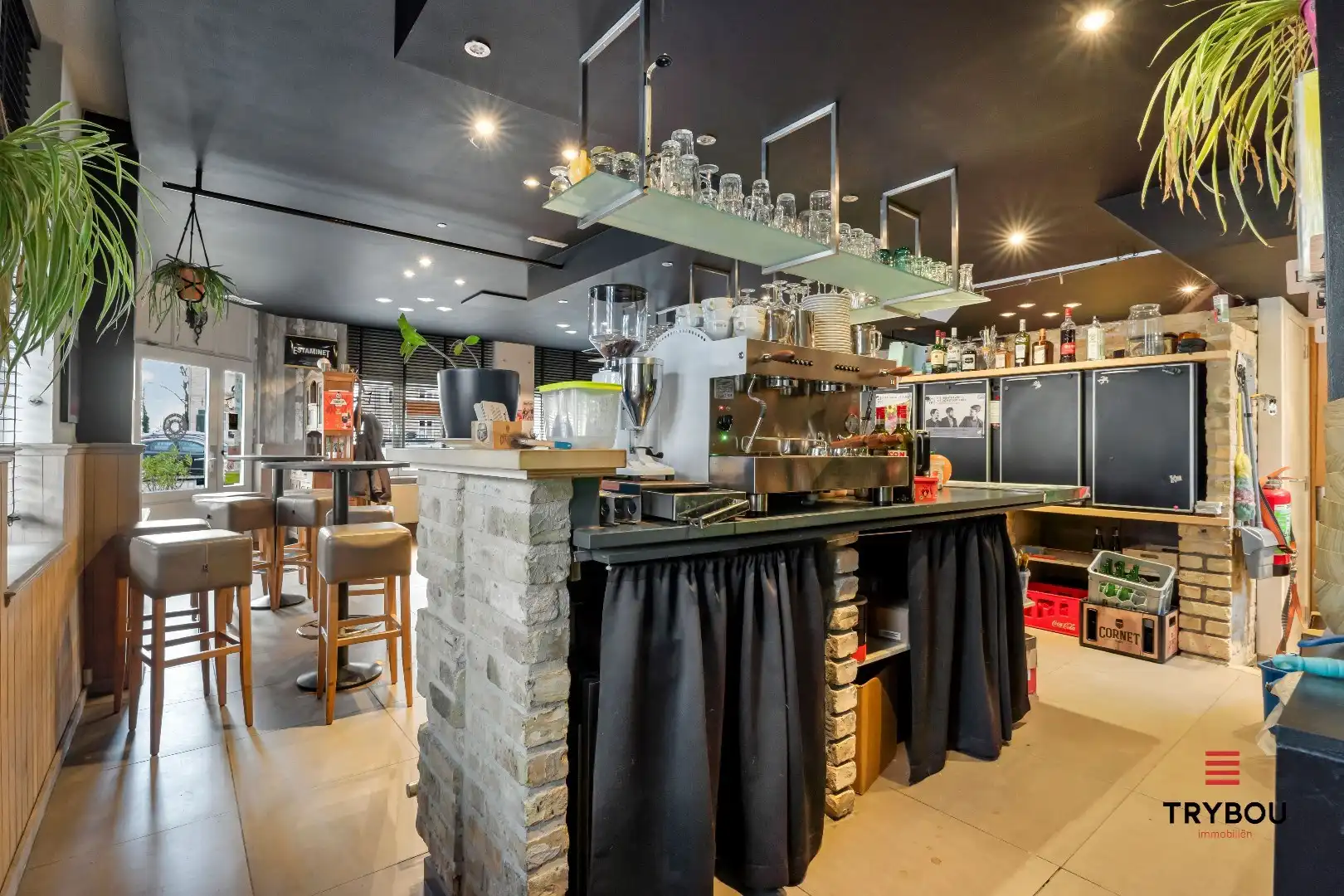 Prachtig handelspand met woonst op centrale ligging te Merkem. foto 7