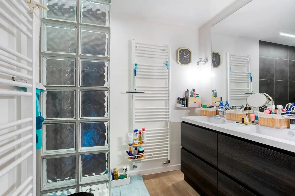 Rustig gelegen instapklare B-label gezinswoning met 5 slaapkamers, garage en zonnige tuin foto 13