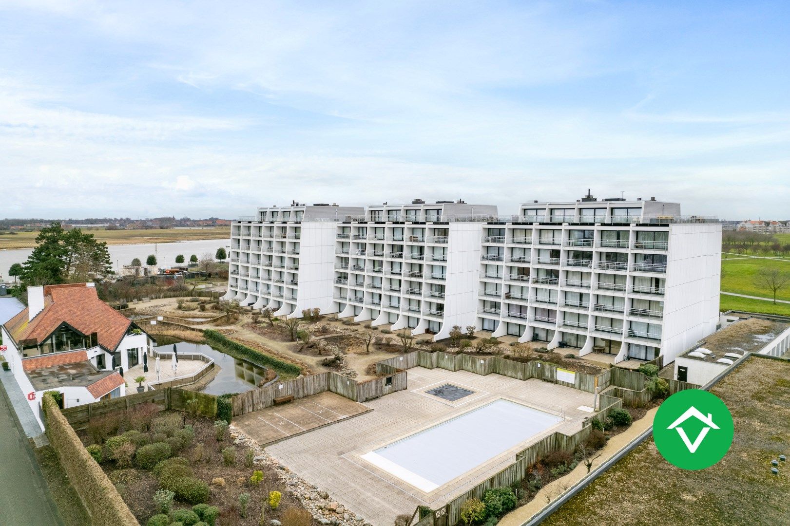 Instapklaar appartement met 2 slaapkamers en grote garage te Nieuwpoort foto 4