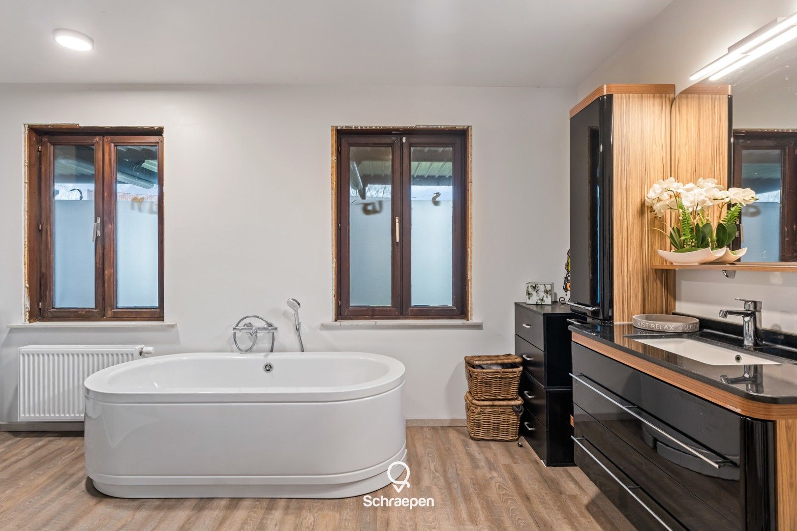 Gelijkvloerse woning op zuidoostelijk perceel van 10,5 are én straatbreedte van maar liefst 30 meter! foto 11